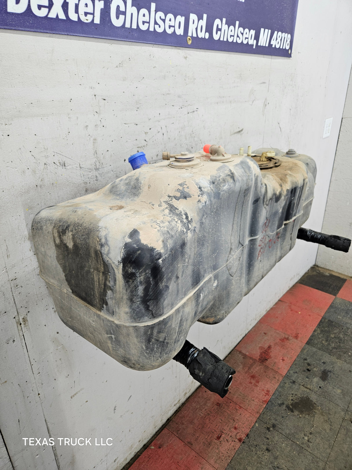 2011-2014 Ford F250 F350 Super Duty Crew Cab Short Bed 6' 9" Bed Truck Fuel Tank