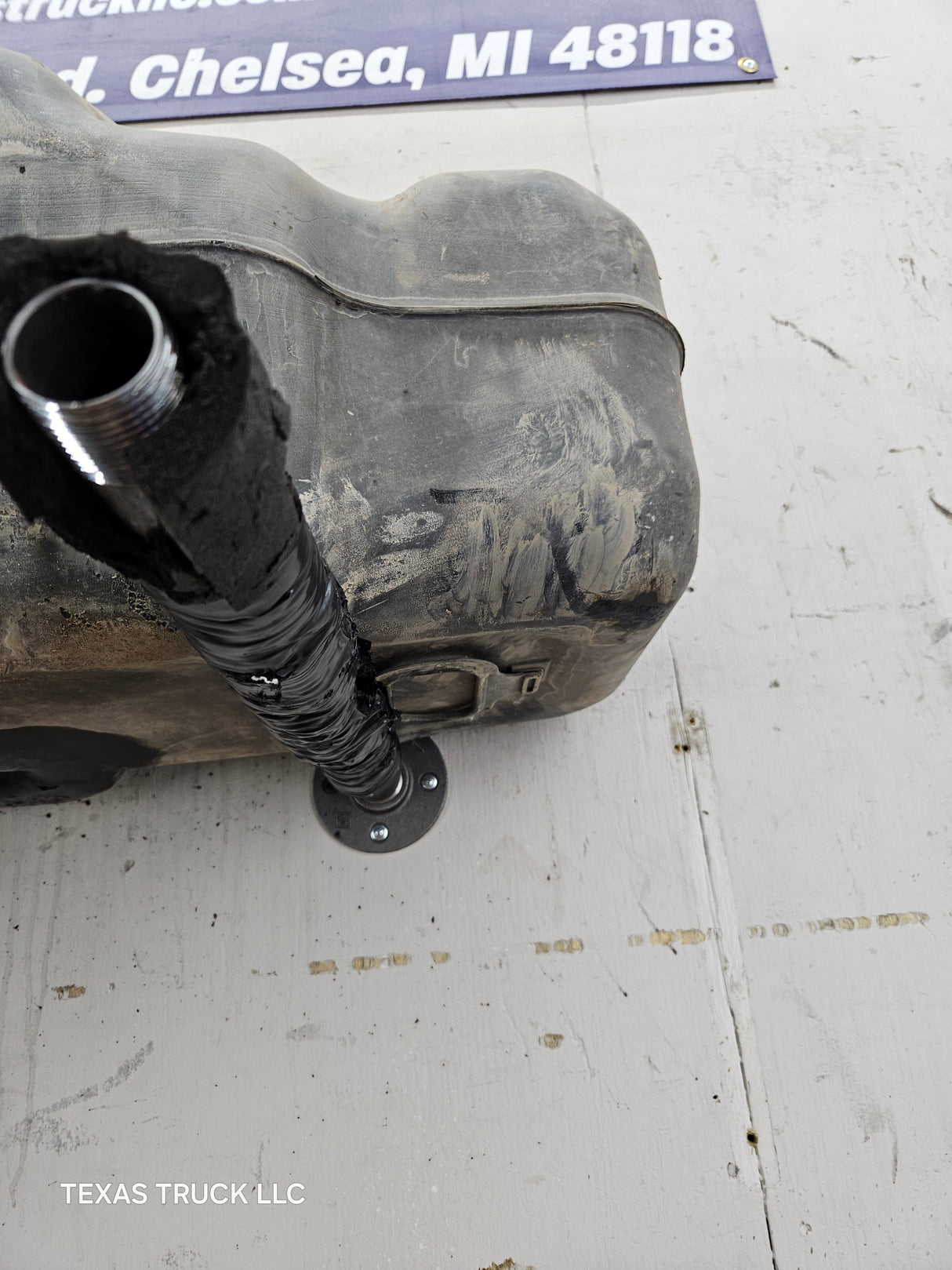 2011-2014 Ford F250 F350 Super Duty Crew Cab Short Bed 6' 9" Bed Truck Fuel Tank