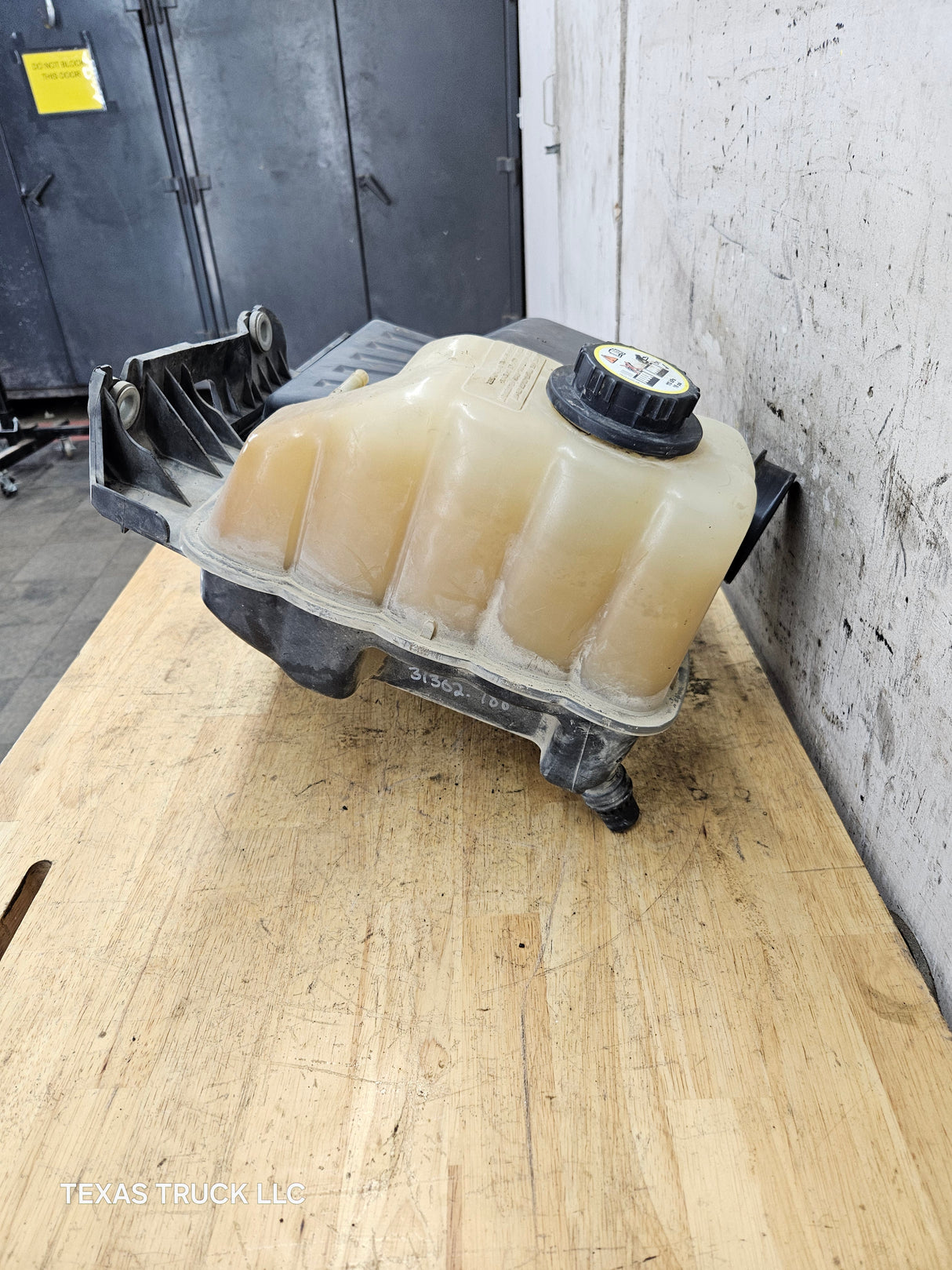 2008-2010 Ford F250 F350 Super Duty 5.4 V8 OEM Air Intake Tube Duct Assembly