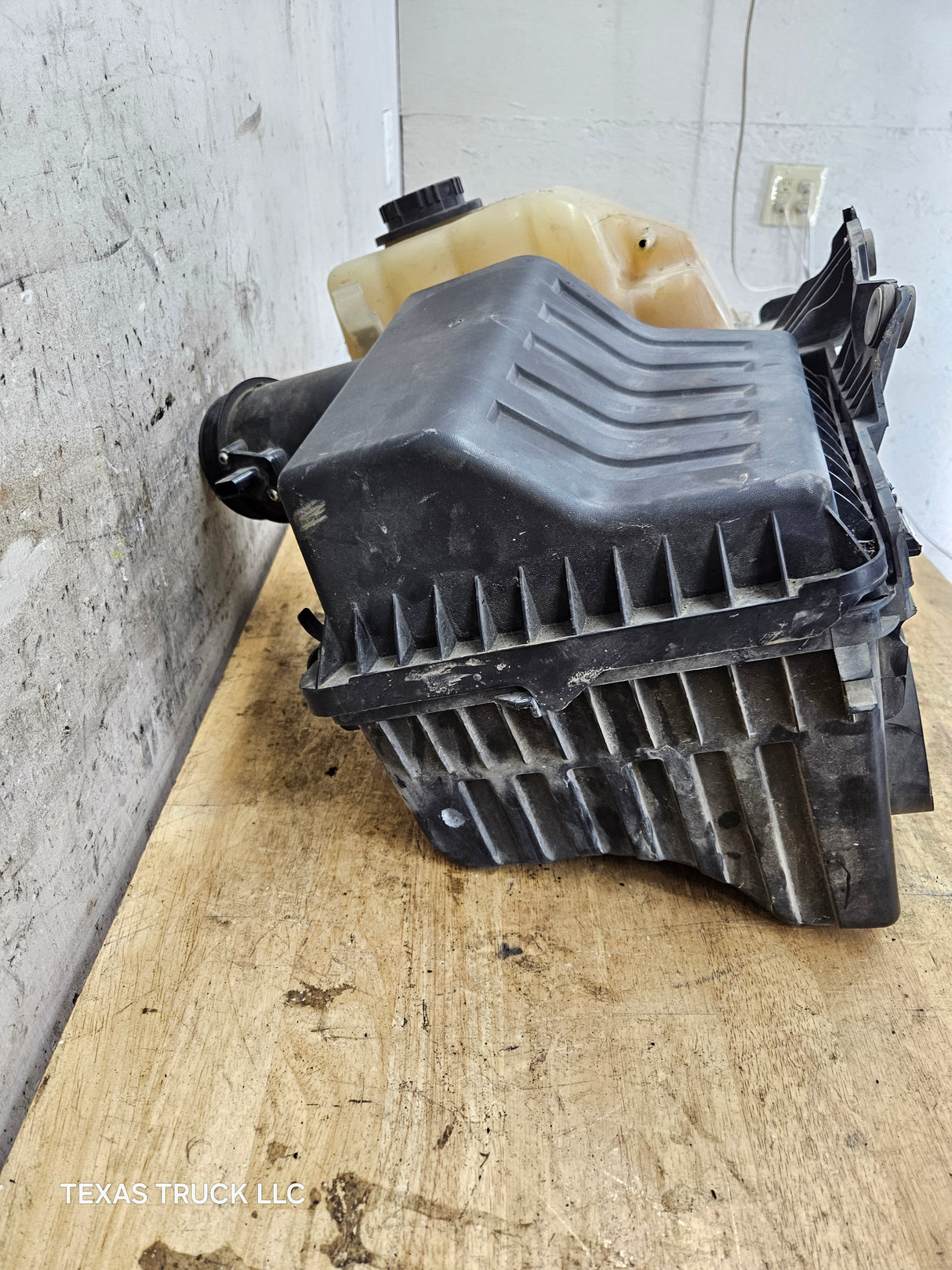 2008-2010 Ford F250 F350 Super Duty 5.4 V8 OEM Air Intake Tube Duct Assembly