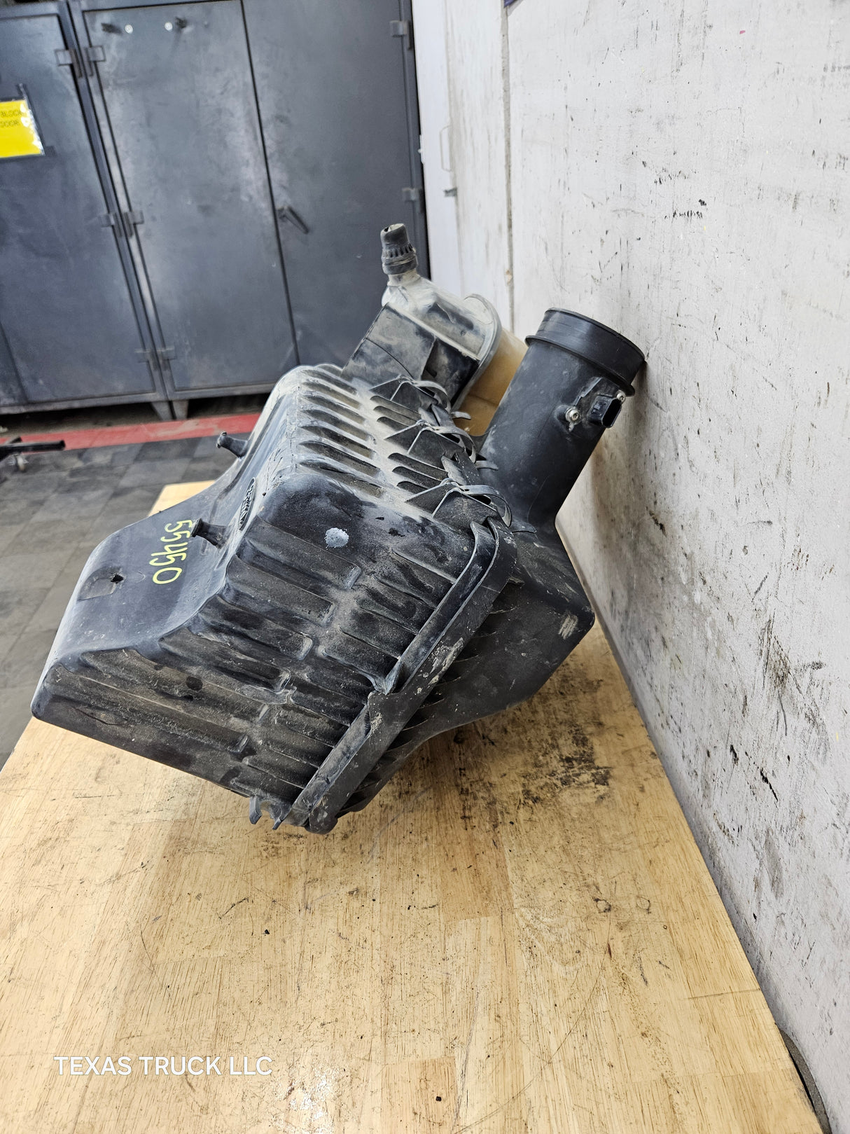 2008-2010 Ford F250 F350 Super Duty 5.4 V8 OEM Air Intake Tube Duct Assembly