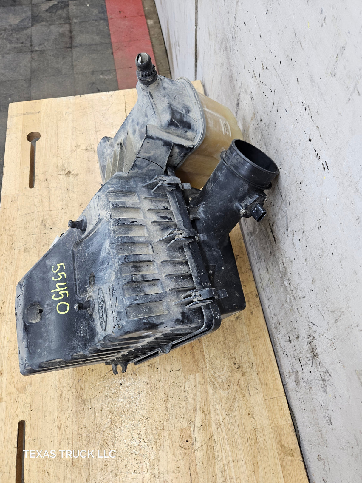 2008-2010 Ford F250 F350 Super Duty 5.4 V8 OEM Air Intake Tube Duct Assembly