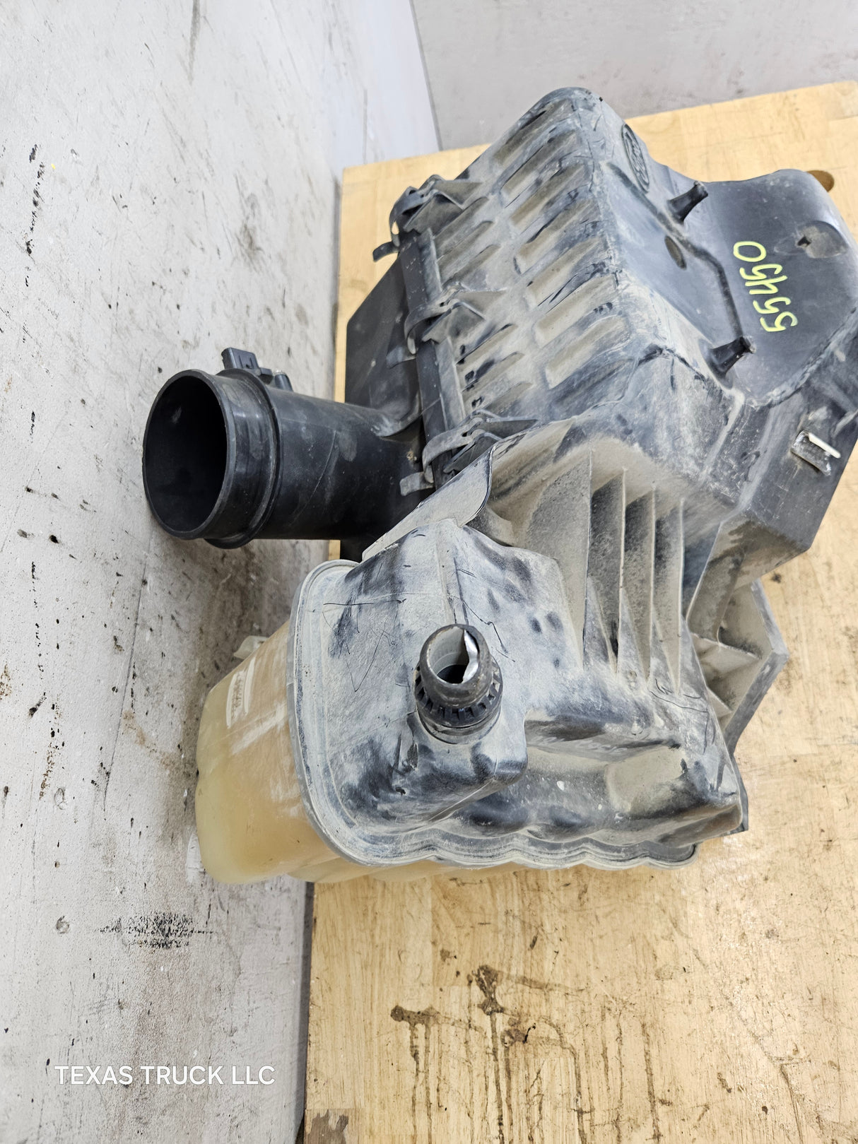 2008-2010 Ford F250 F350 Super Duty 5.4 V8 OEM Air Intake Tube Duct Assembly