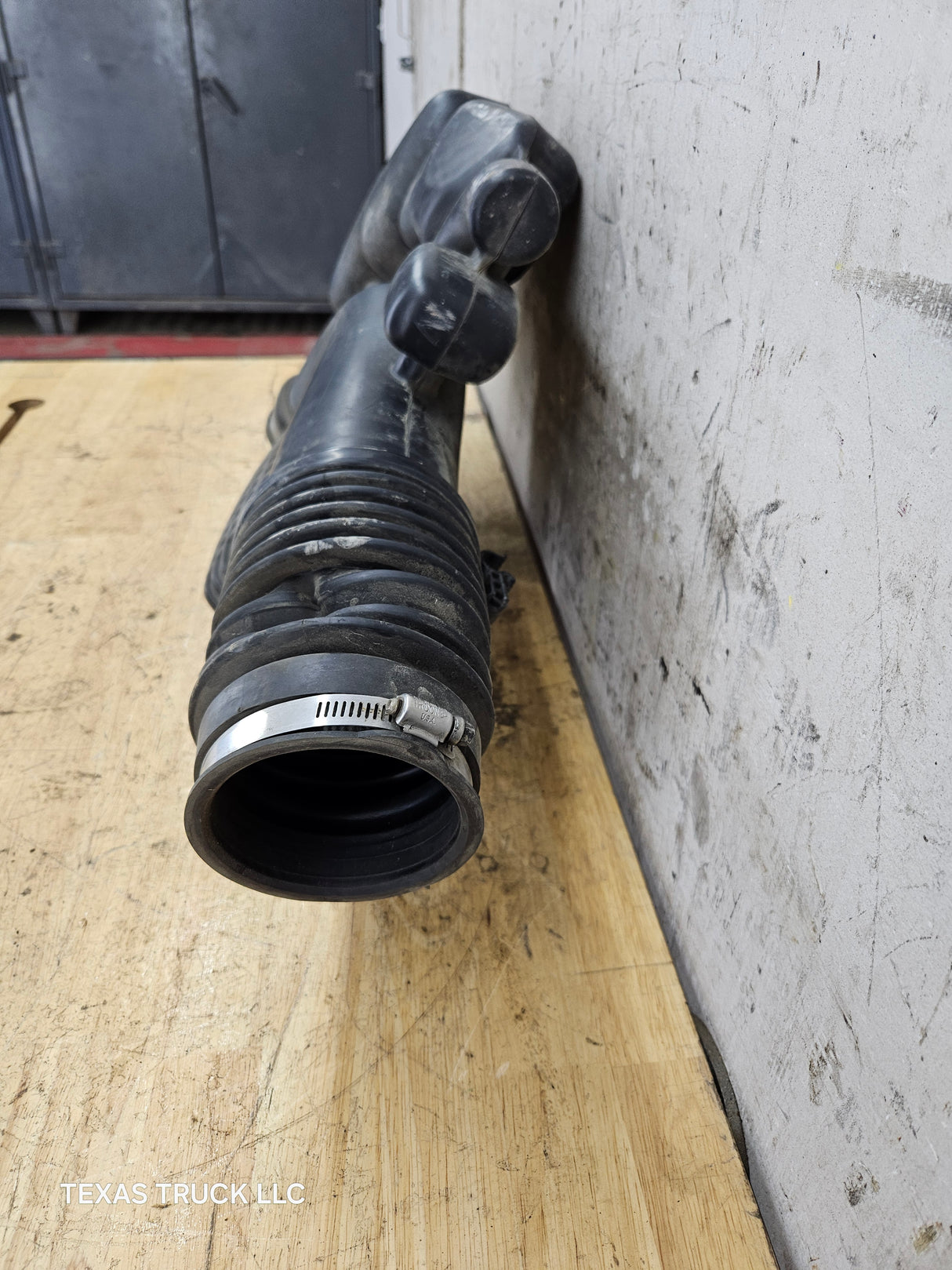 2008-2010 5.4L Triton Intake Tube Hose Inlet Ford Super Duty F250 F350 F450 F550