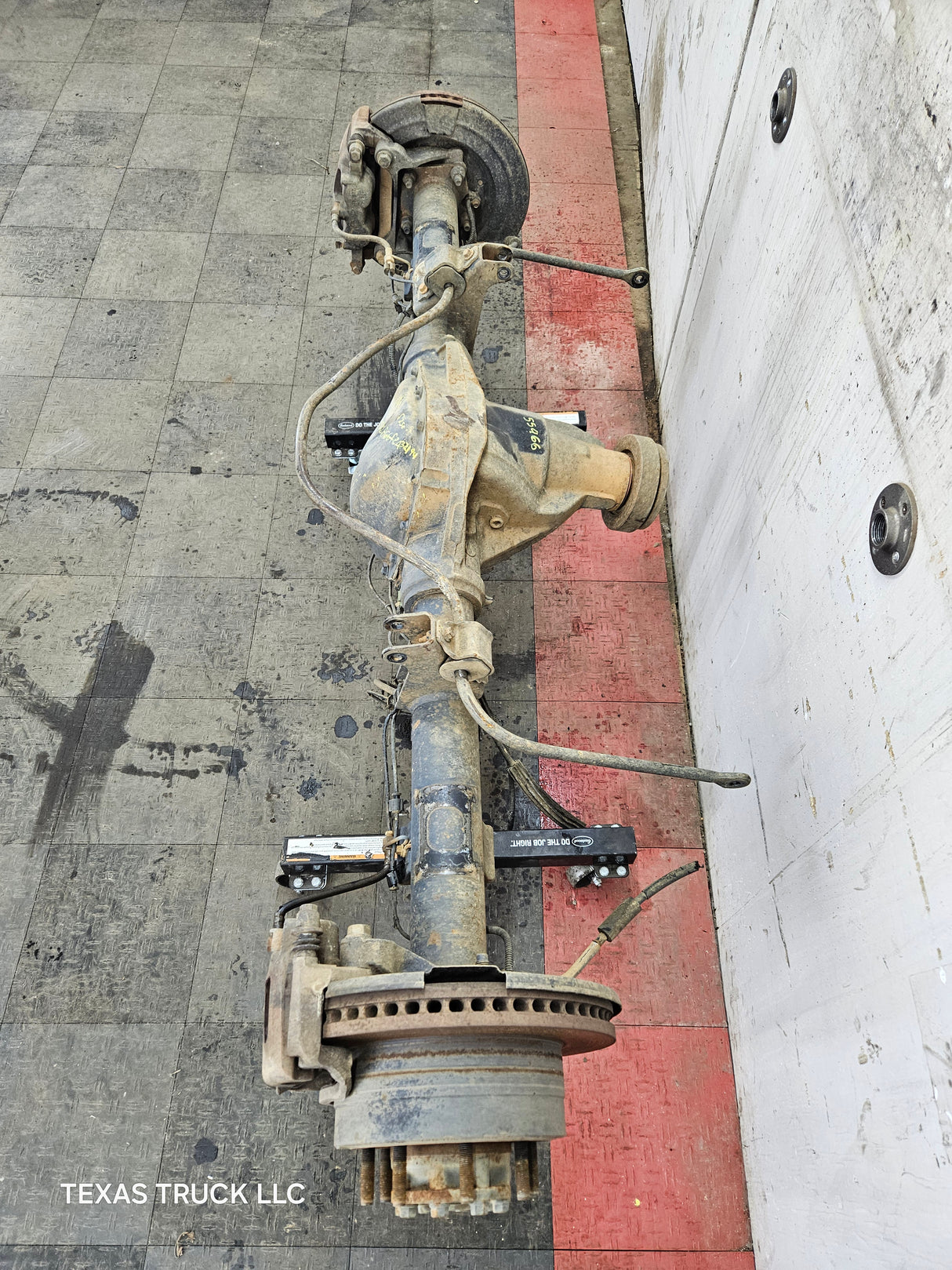 2013-2016 Ford Super Duty F250 F350 Rear Axle 3.73 Gear Ratio Rear End 97k miles