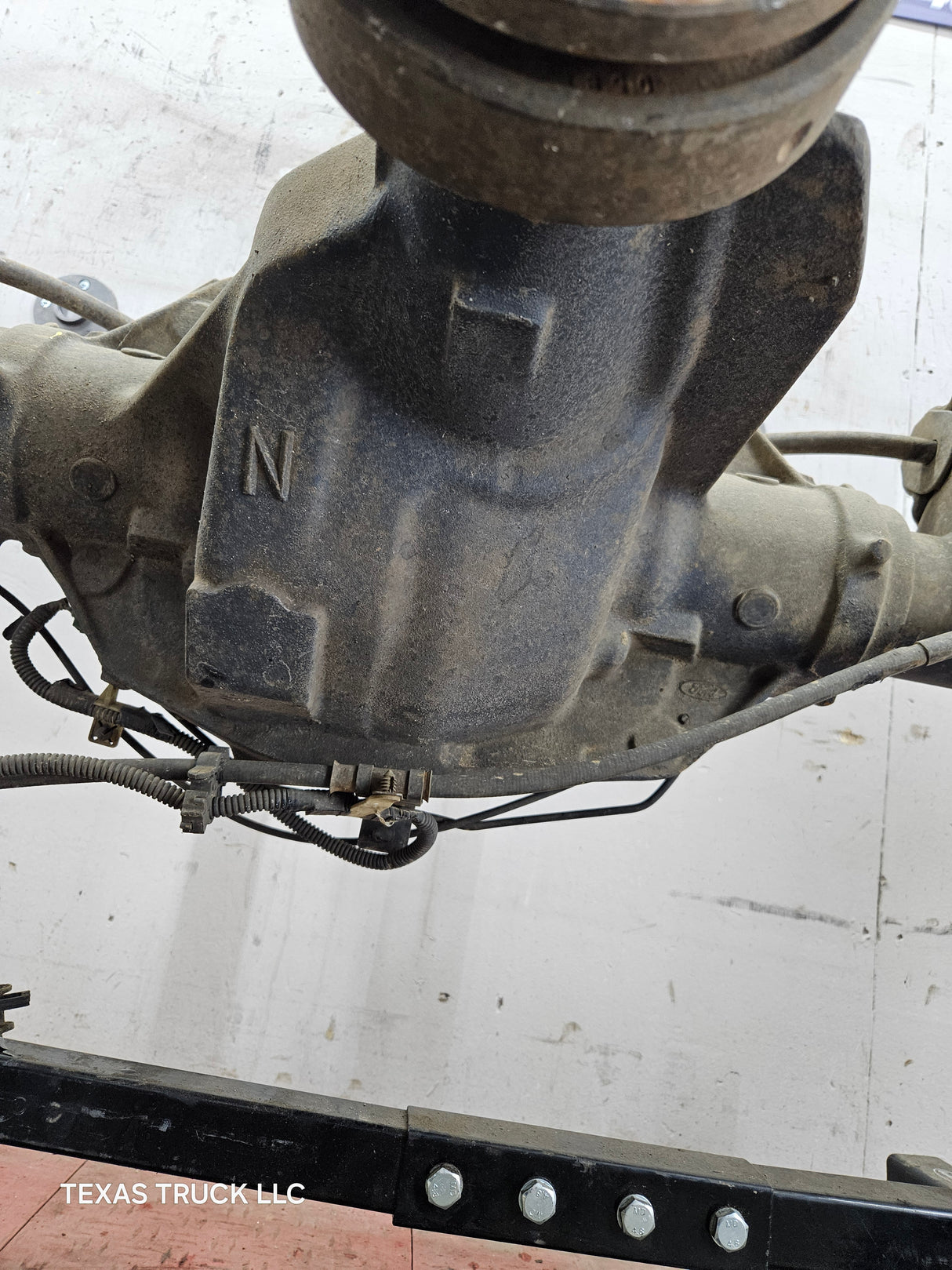 2013-2016 Ford Super Duty F250 F350 Rear Axle 3.73 Gear Ratio Rear End 97k miles