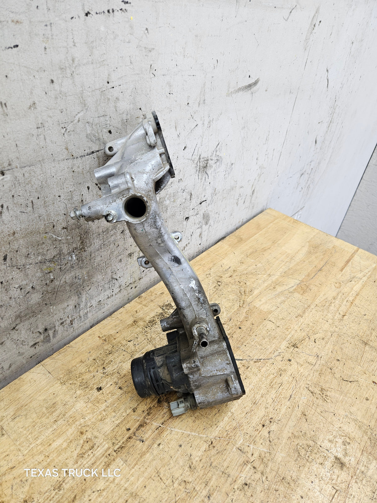 2011-2016 6.7L Power Stroke Thermostat Housing Coolant Crossover BC30-8C368-AE Ford Super Duty F250 F350