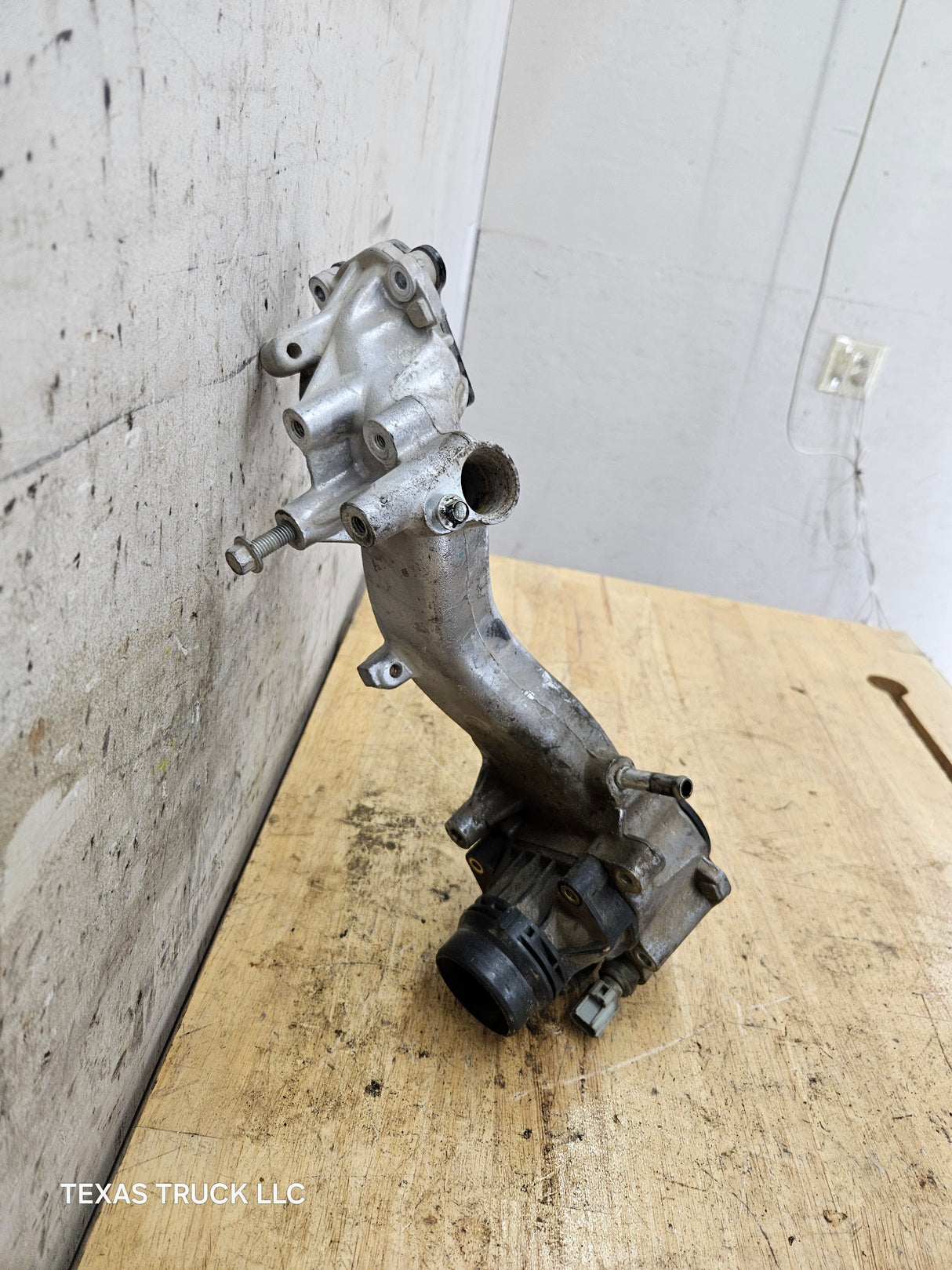 2011-2016 6.7L Power Stroke Thermostat Housing Coolant Crossover BC30-8C368-AE Ford Super Duty F250 F350