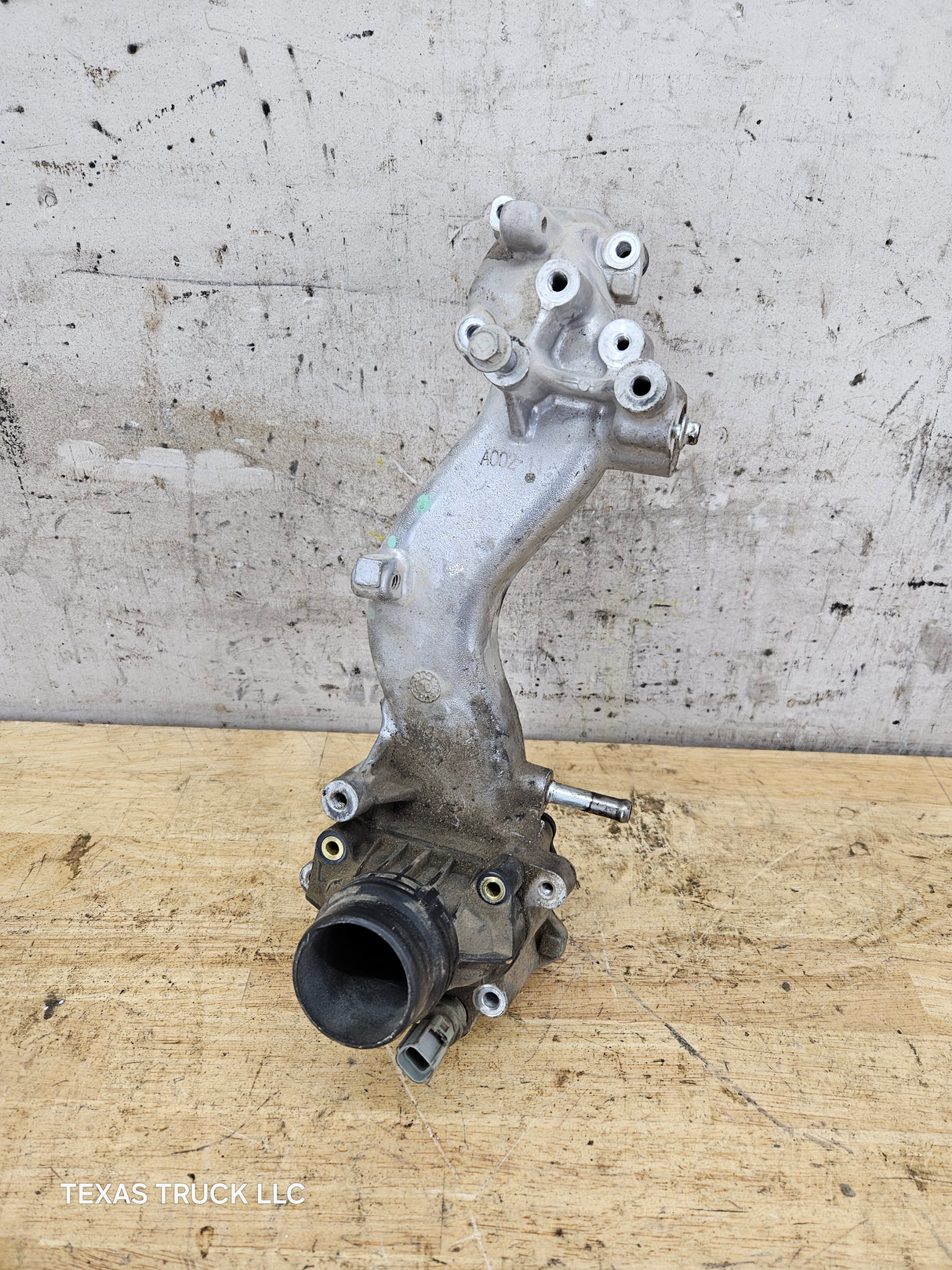 2011-2016 6.7L Power Stroke Thermostat Housing Coolant Crossover BC30-8C368-AE Ford Super Duty F250 F350