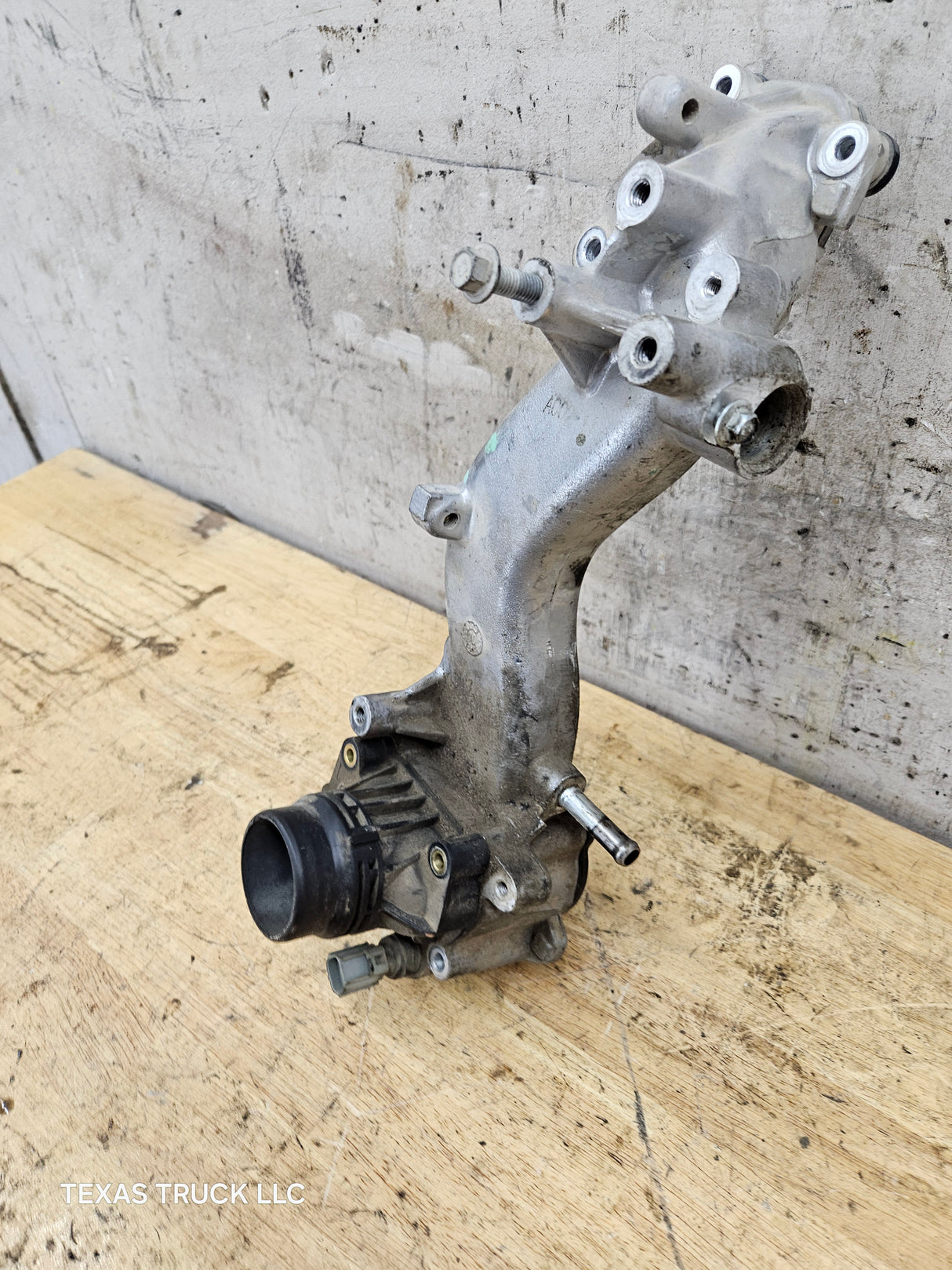 2011-2016 6.7L Power Stroke Thermostat Housing Coolant Crossover BC30-8C368-AE Ford Super Duty F250 F350