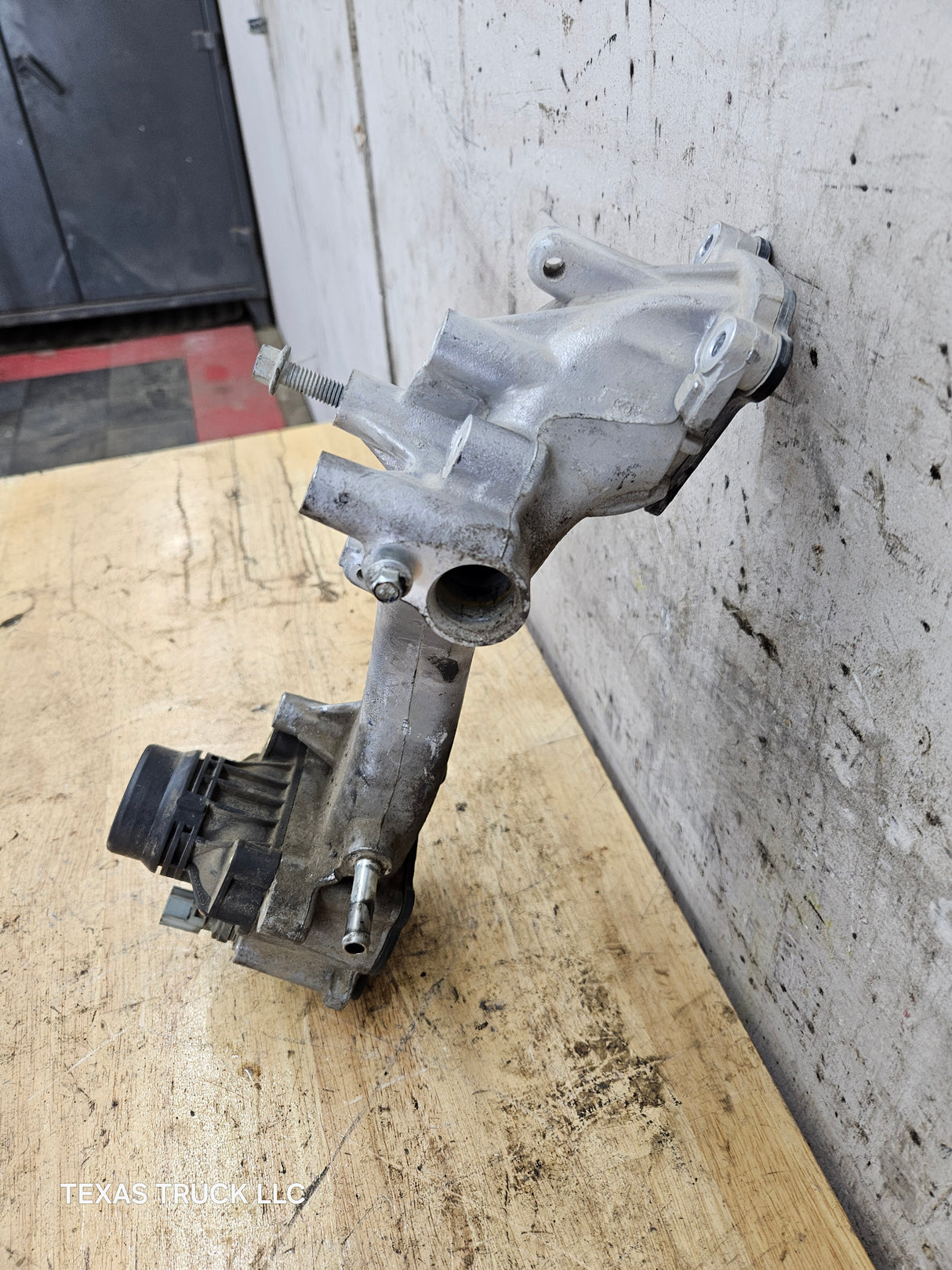 2011-2016 6.7L Power Stroke Thermostat Housing Coolant Crossover BC30-8C368-AE Ford Super Duty F250 F350