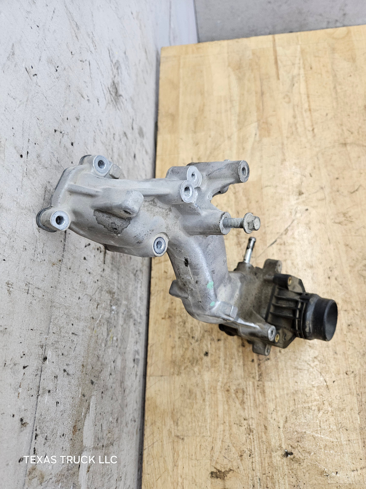 2011-2016 6.7L Power Stroke Thermostat Housing Coolant Crossover BC30-8C368-AE Ford Super Duty F250 F350