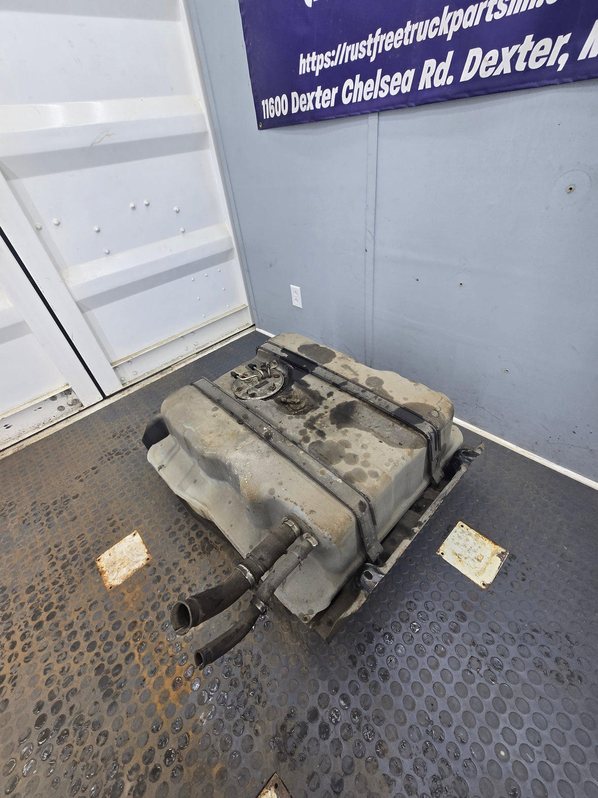 1999-2010 Ford Super Duty F350 F450 F550 Cab & Chassis Fuel Tank Rear mount behind the axle