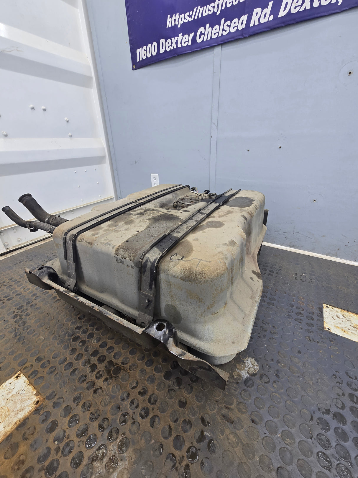 1999-2010 Ford Super Duty F350 F450 F550 Cab & Chassis Fuel Tank Rear mount behind the axle