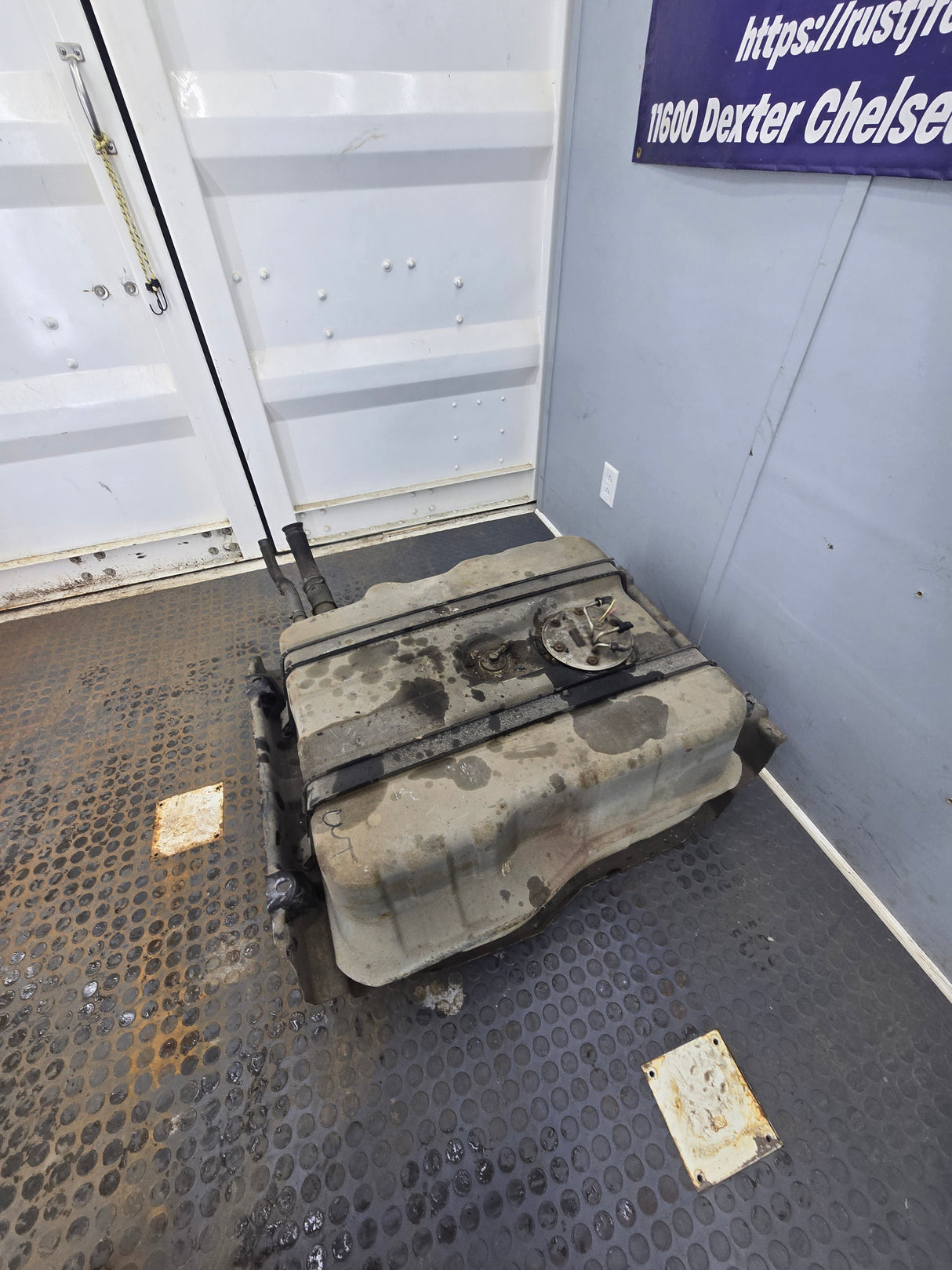 1999-2010 Ford Super Duty F350 F450 F550 Cab & Chassis Fuel Tank Rear mount behind the axle