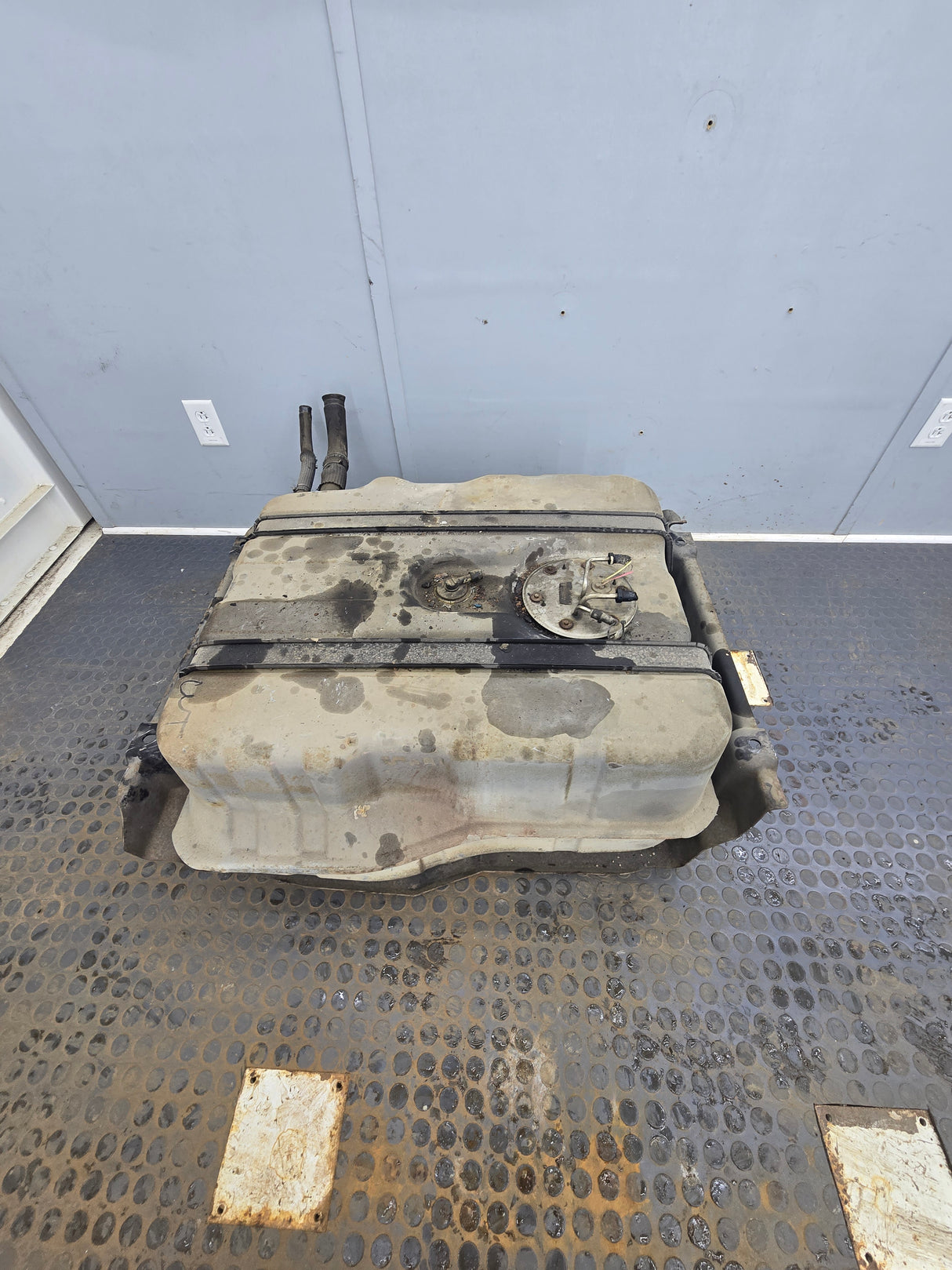 1999-2010 Ford Super Duty F350 F450 F550 Cab & Chassis Fuel Tank Rear mount behind the axle