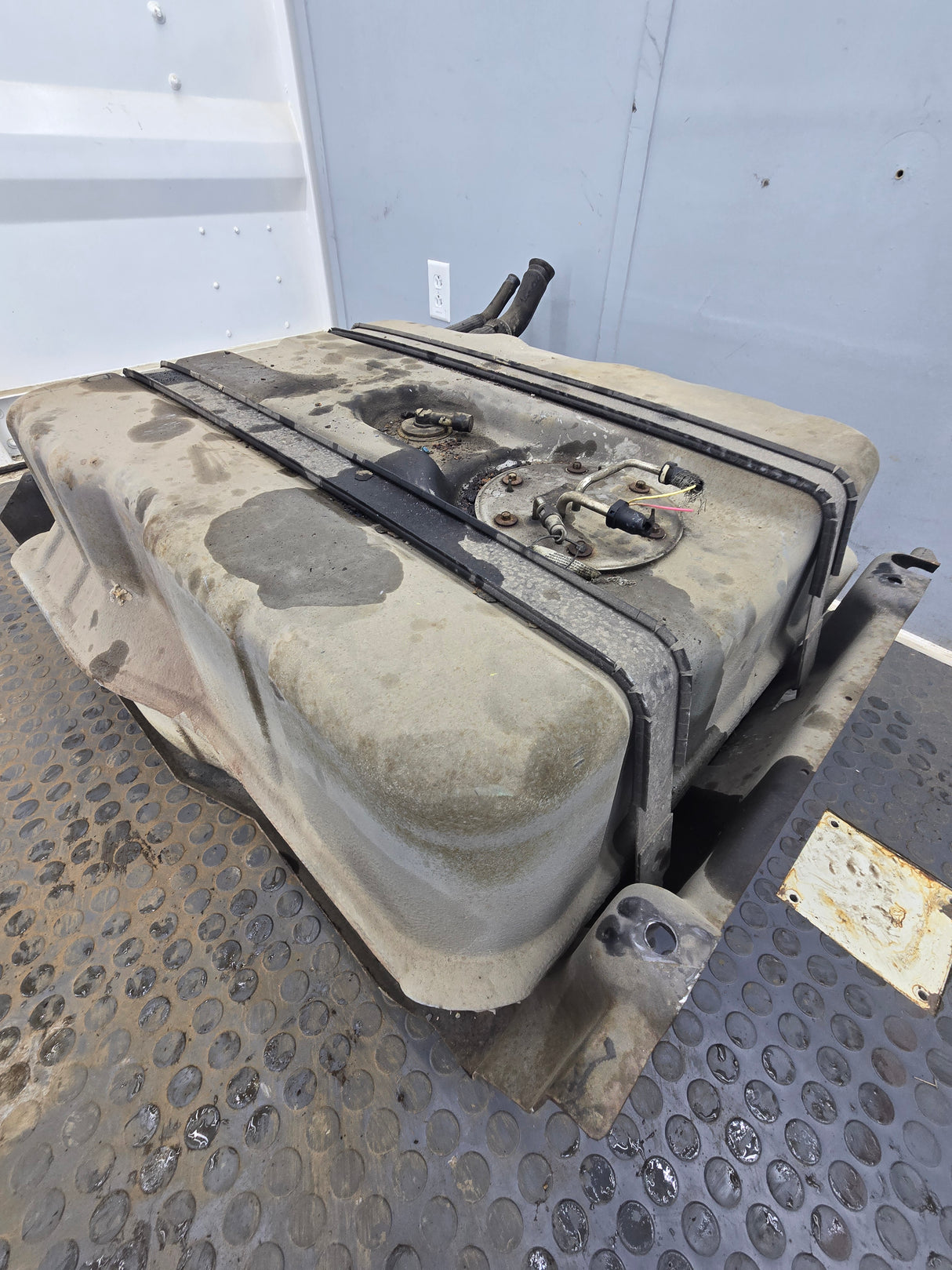 1999-2010 Ford Super Duty F350 F450 F550 Cab & Chassis Fuel Tank Rear mount behind the axle