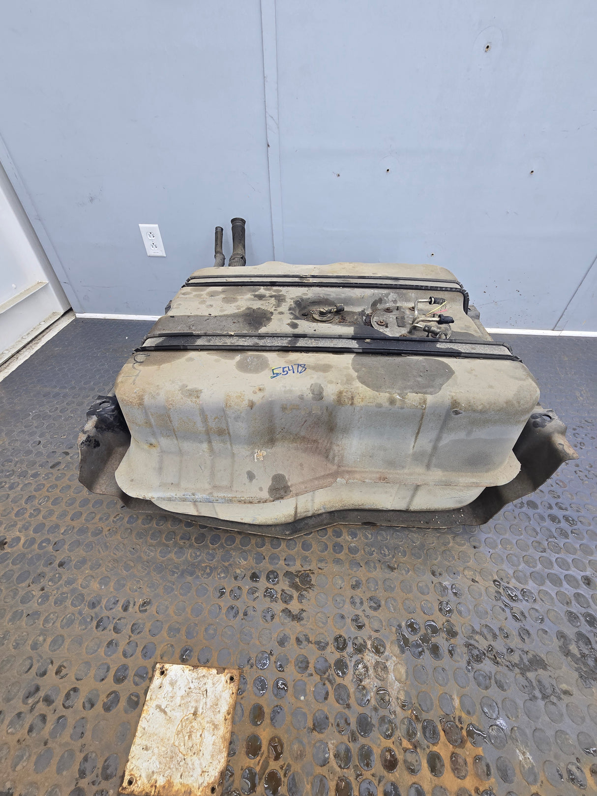 1999-2010 Ford Super Duty F350 F450 F550 Cab & Chassis Fuel Tank Rear mount behind the axle