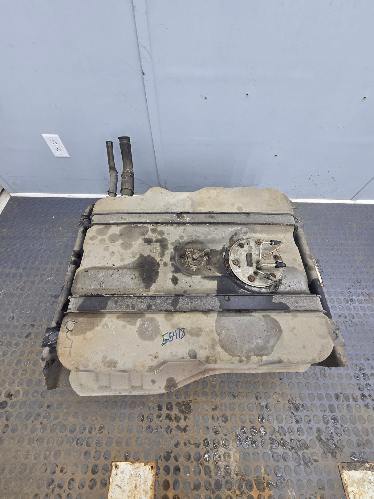 1999-2010 Ford Super Duty F350 F450 F550 Cab & Chassis Fuel Tank Rear mount behind the axle