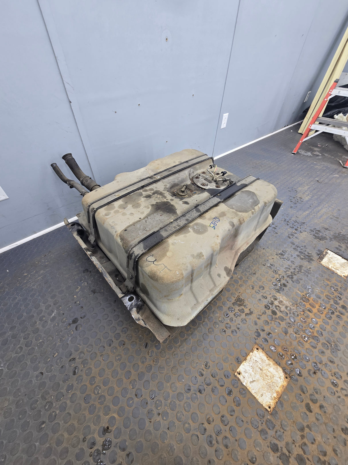 1999-2010 Ford Super Duty F350 F450 F550 Cab & Chassis Fuel Tank Rear mount behind the axle