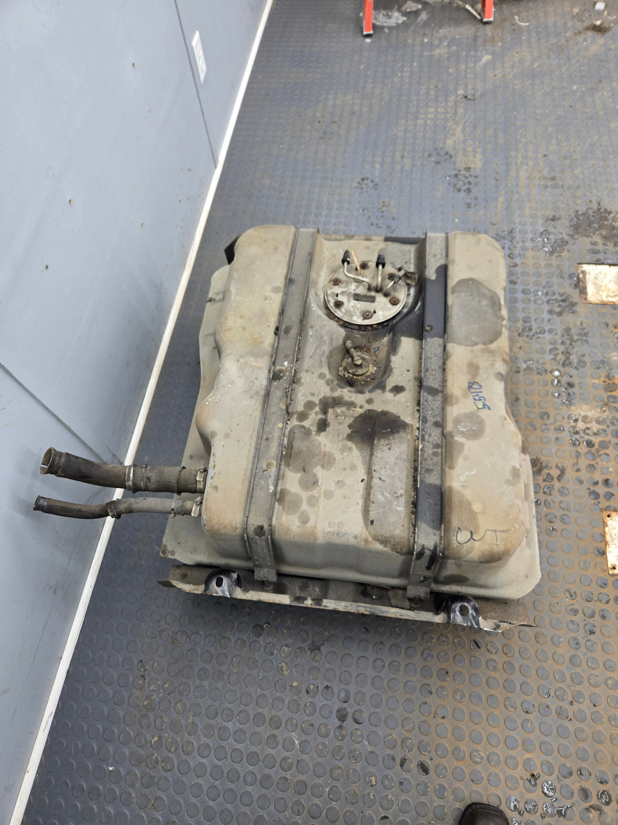 1999-2010 Ford Super Duty F350 F450 F550 Cab & Chassis Fuel Tank Rear mount behind the axle