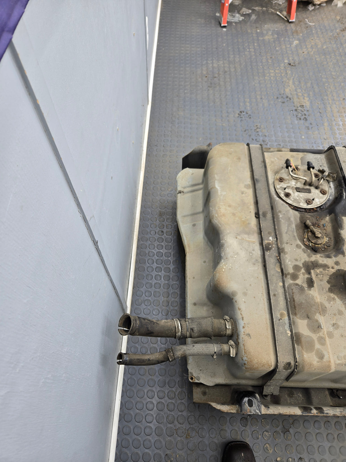 1999-2010 Ford Super Duty F350 F450 F550 Cab & Chassis Fuel Tank Rear mount behind the axle