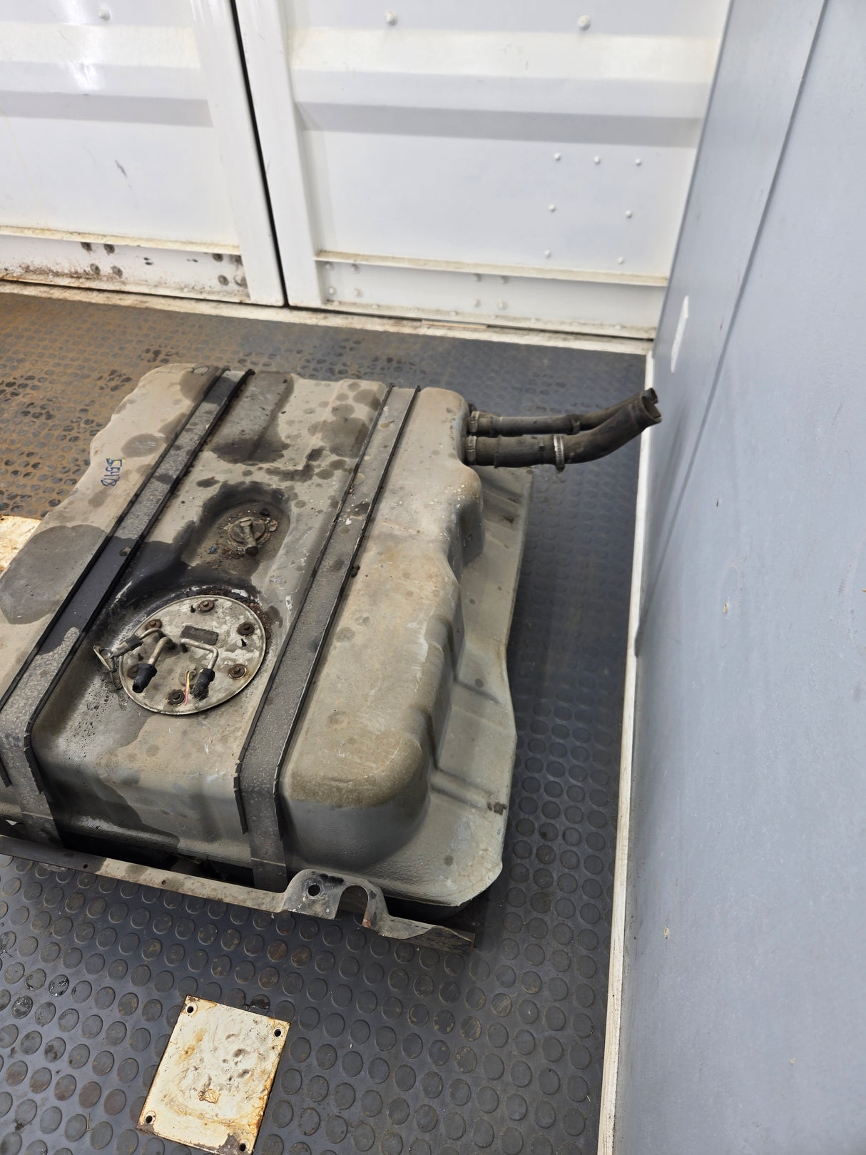 1999-2010 Ford Super Duty F350 F450 F550 Cab & Chassis Fuel Tank Rear mount behind the axle