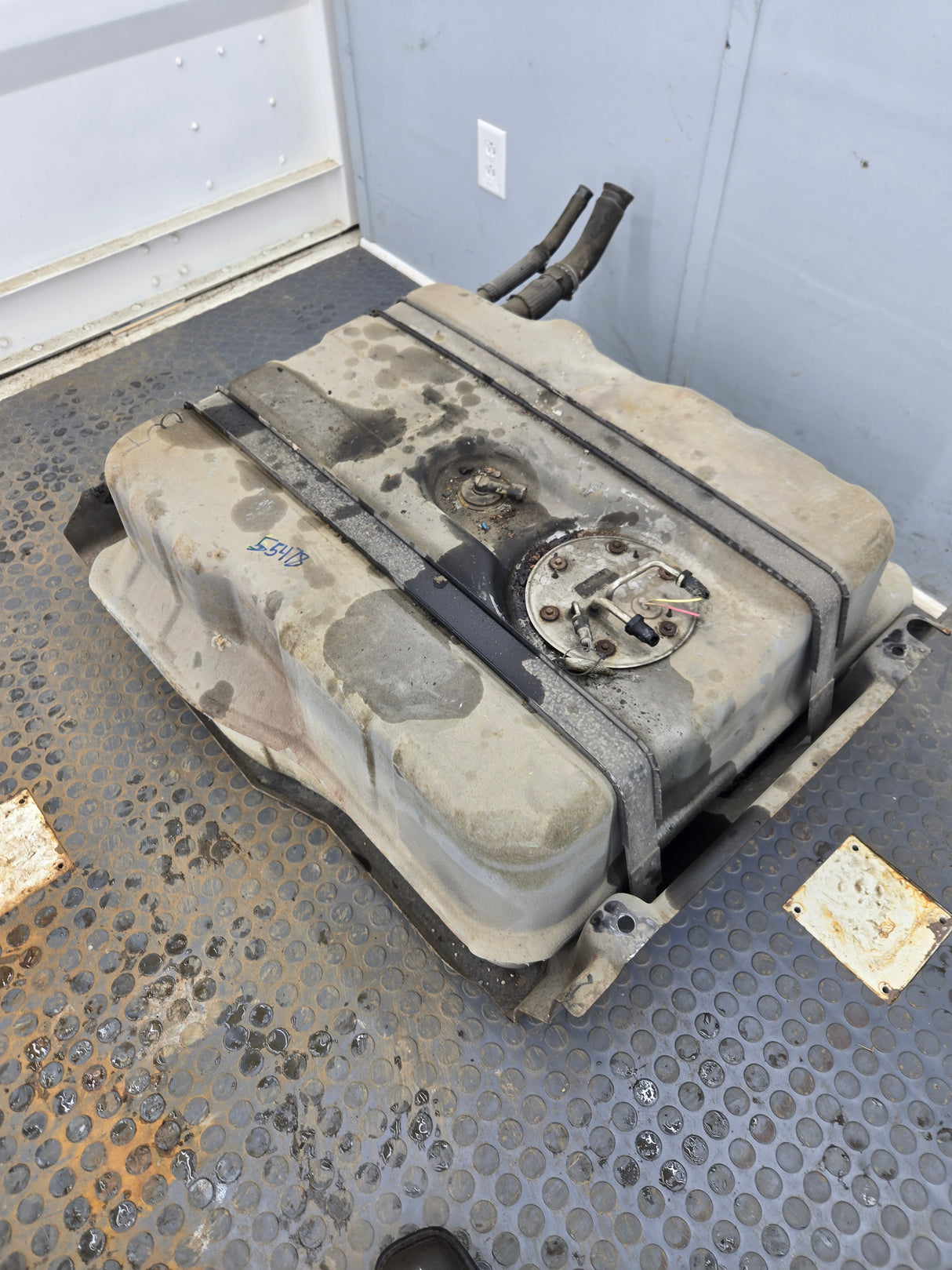 1999-2010 Ford Super Duty F350 F450 F550 Cab & Chassis Fuel Tank Rear mount behind the axle