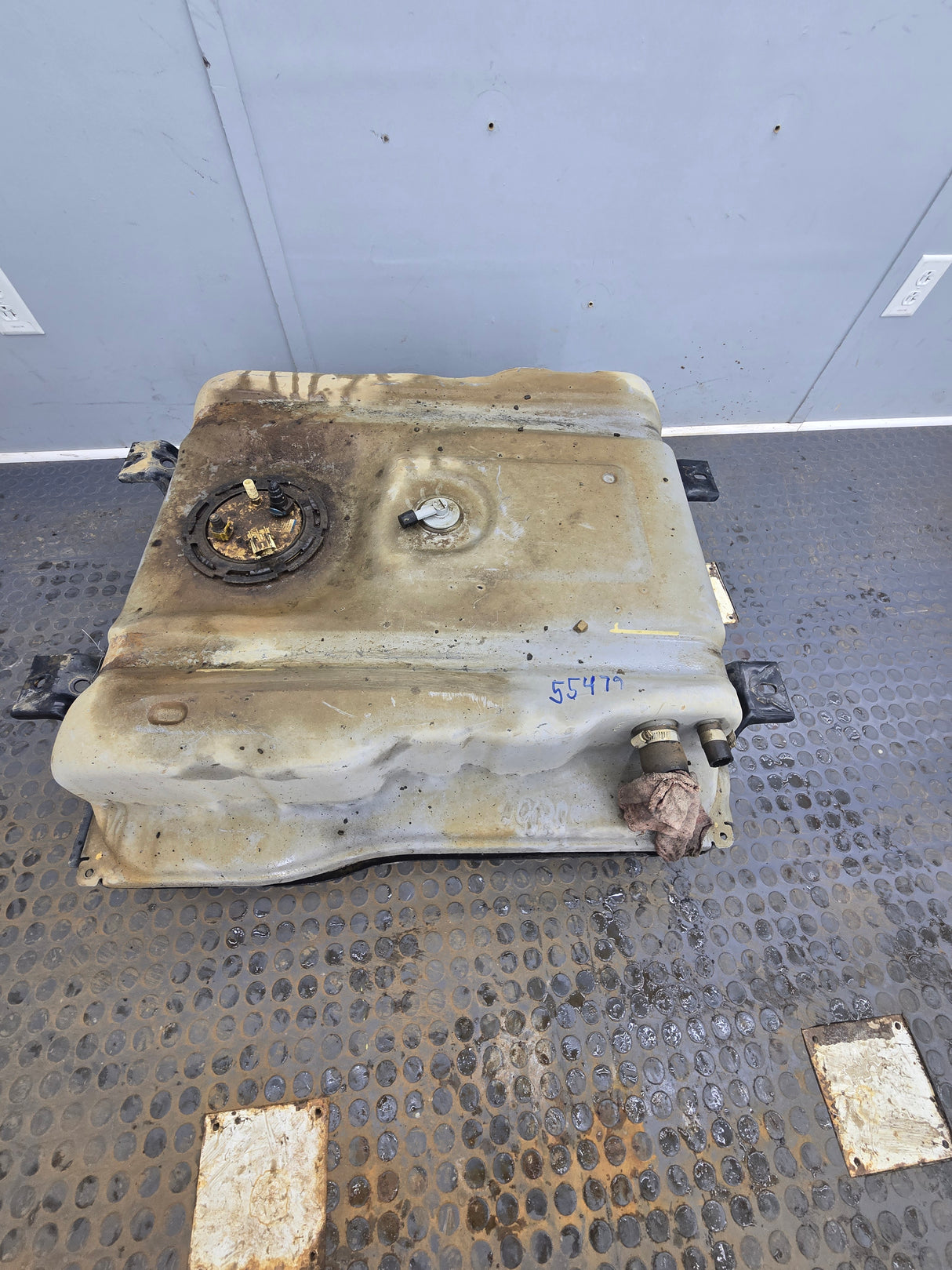 2011-2016 Ford Super Duty F350 F450 F550 Cab & Chassis Fuel Tank Rear mount behind the axle