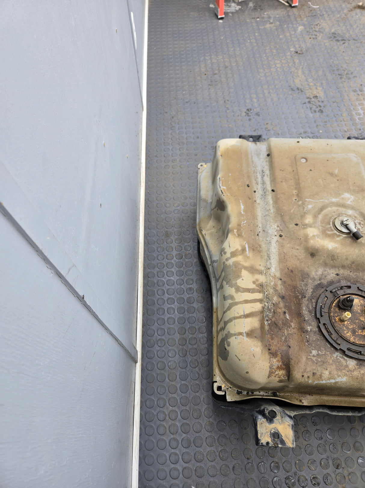 2011-2016 Ford Super Duty F350 F450 F550 Cab & Chassis Fuel Tank Rear mount behind the axle