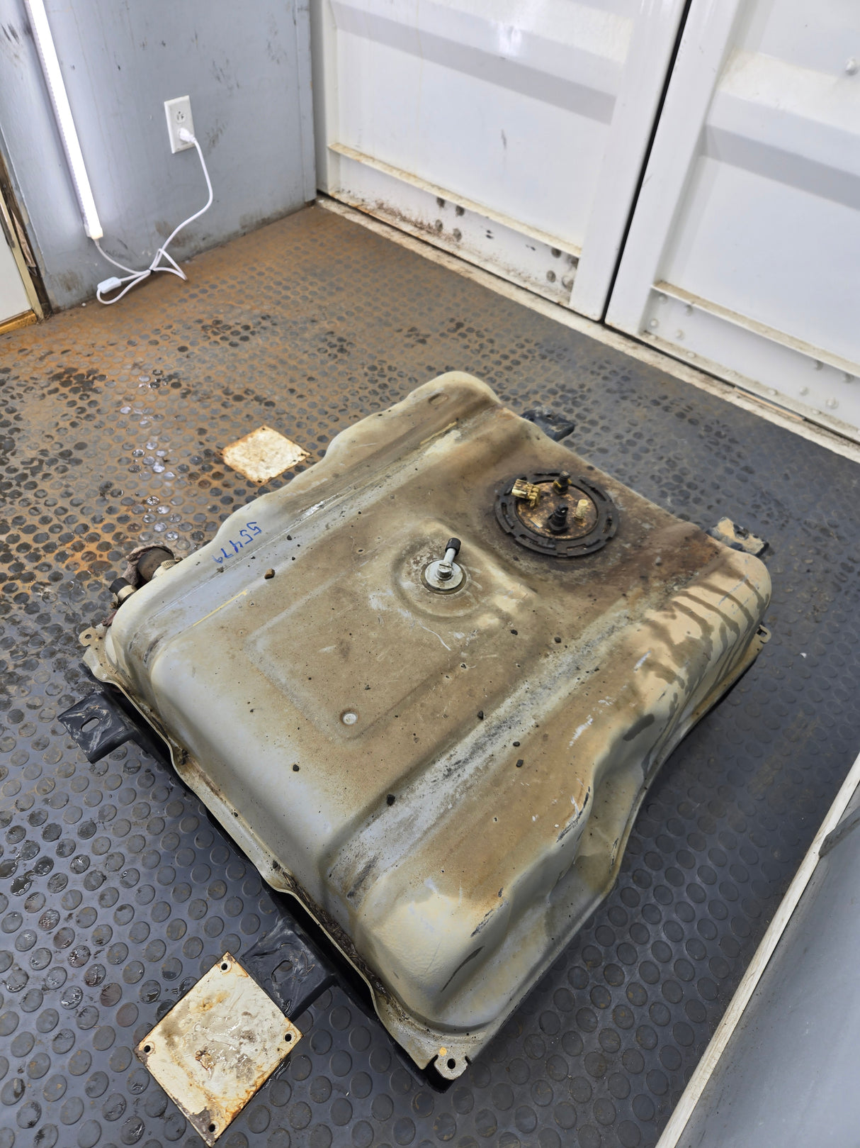 2011-2016 Ford Super Duty F350 F450 F550 Cab & Chassis Fuel Tank Rear mount behind the axle