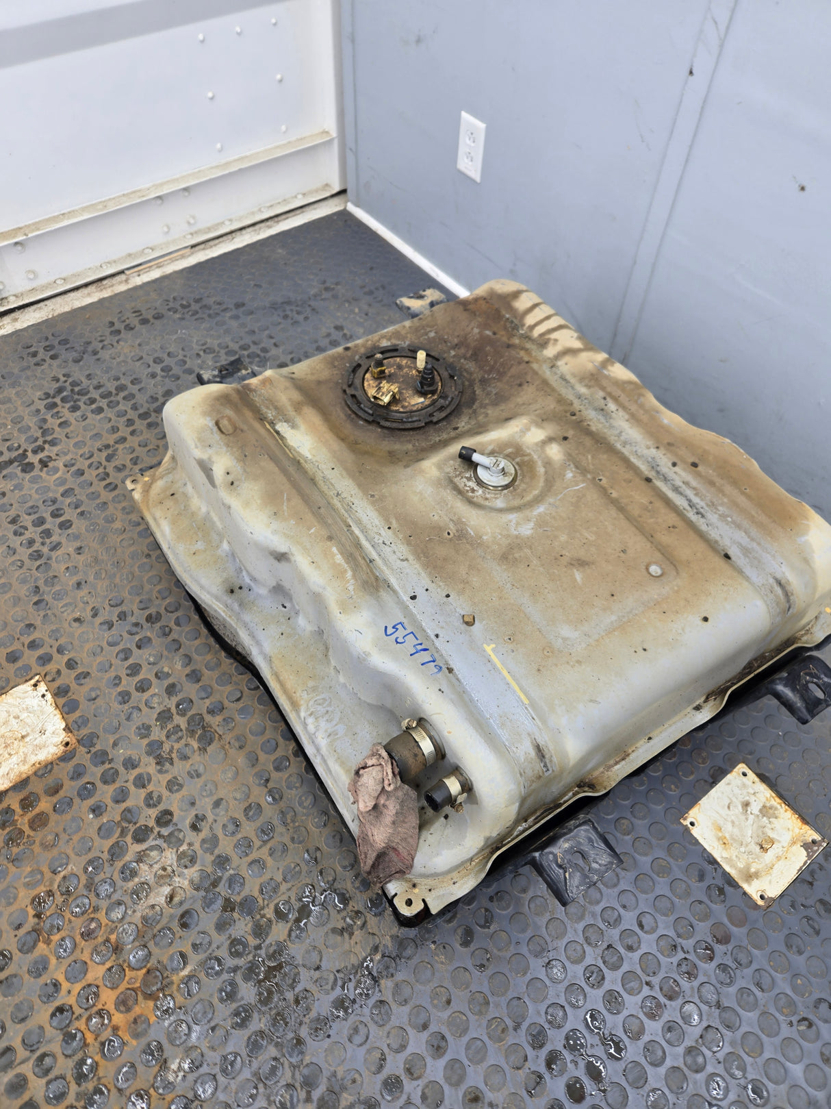 2011-2016 Ford Super Duty F350 F450 F550 Cab & Chassis Fuel Tank Rear mount behind the axle