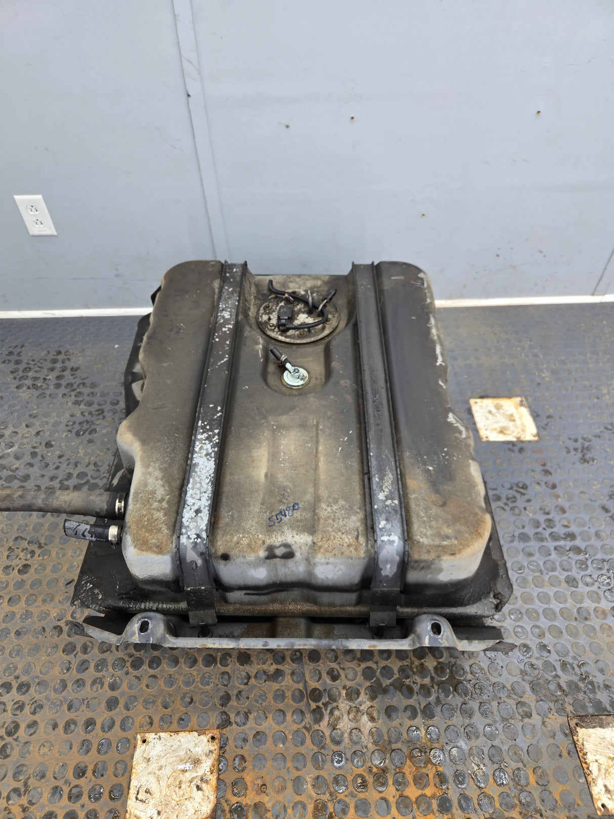 1999-2010 Ford Super Duty F350 F450 F550 Cab & Chassis Fuel Tank Rear mount behind the axle