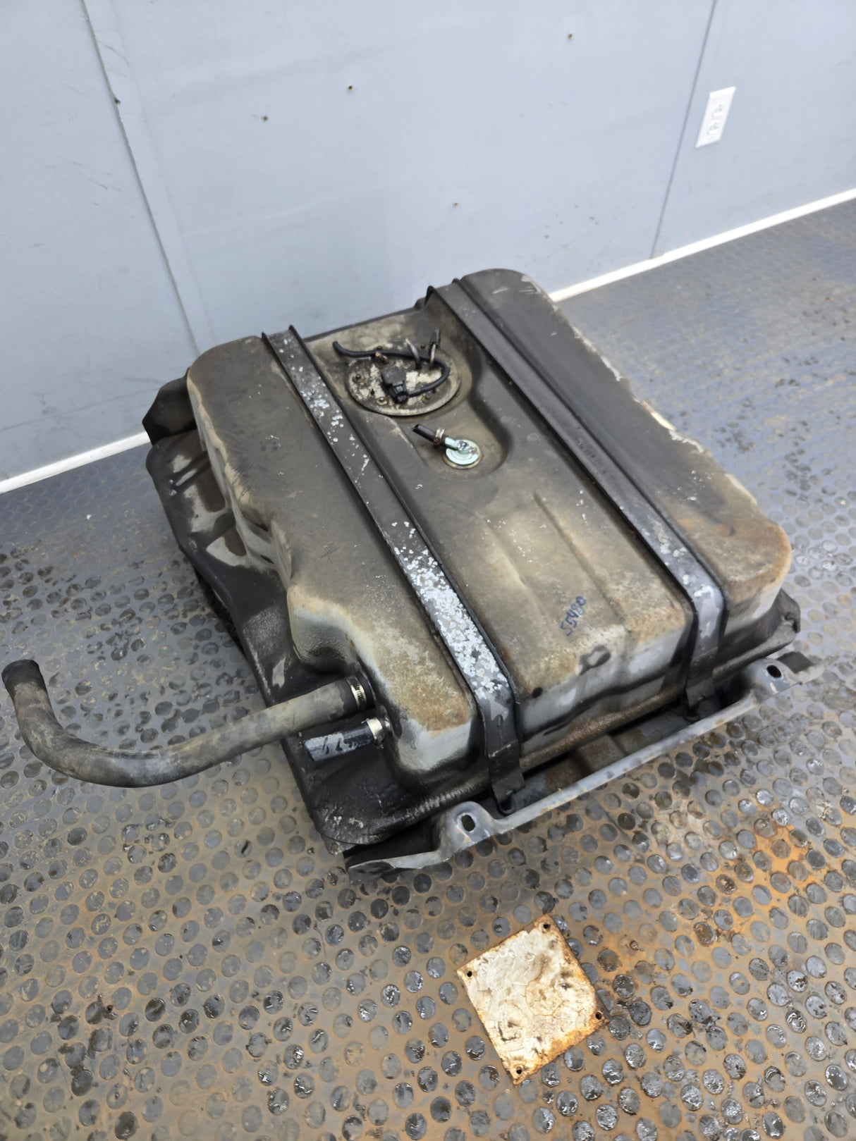 1999-2010 Ford Super Duty F350 F450 F550 Cab & Chassis Fuel Tank Rear mount behind the axle