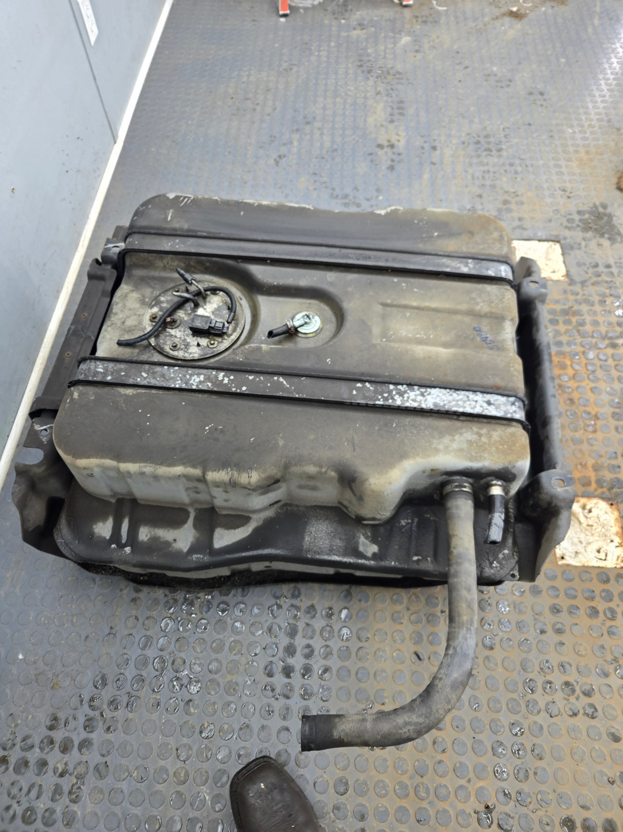 1999-2010 Ford Super Duty F350 F450 F550 Cab & Chassis Fuel Tank Rear mount behind the axle