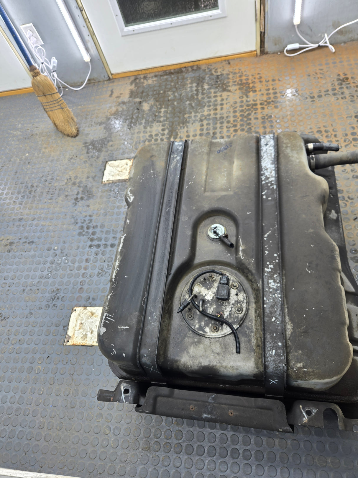 1999-2010 Ford Super Duty F350 F450 F550 Cab & Chassis Fuel Tank Rear mount behind the axle