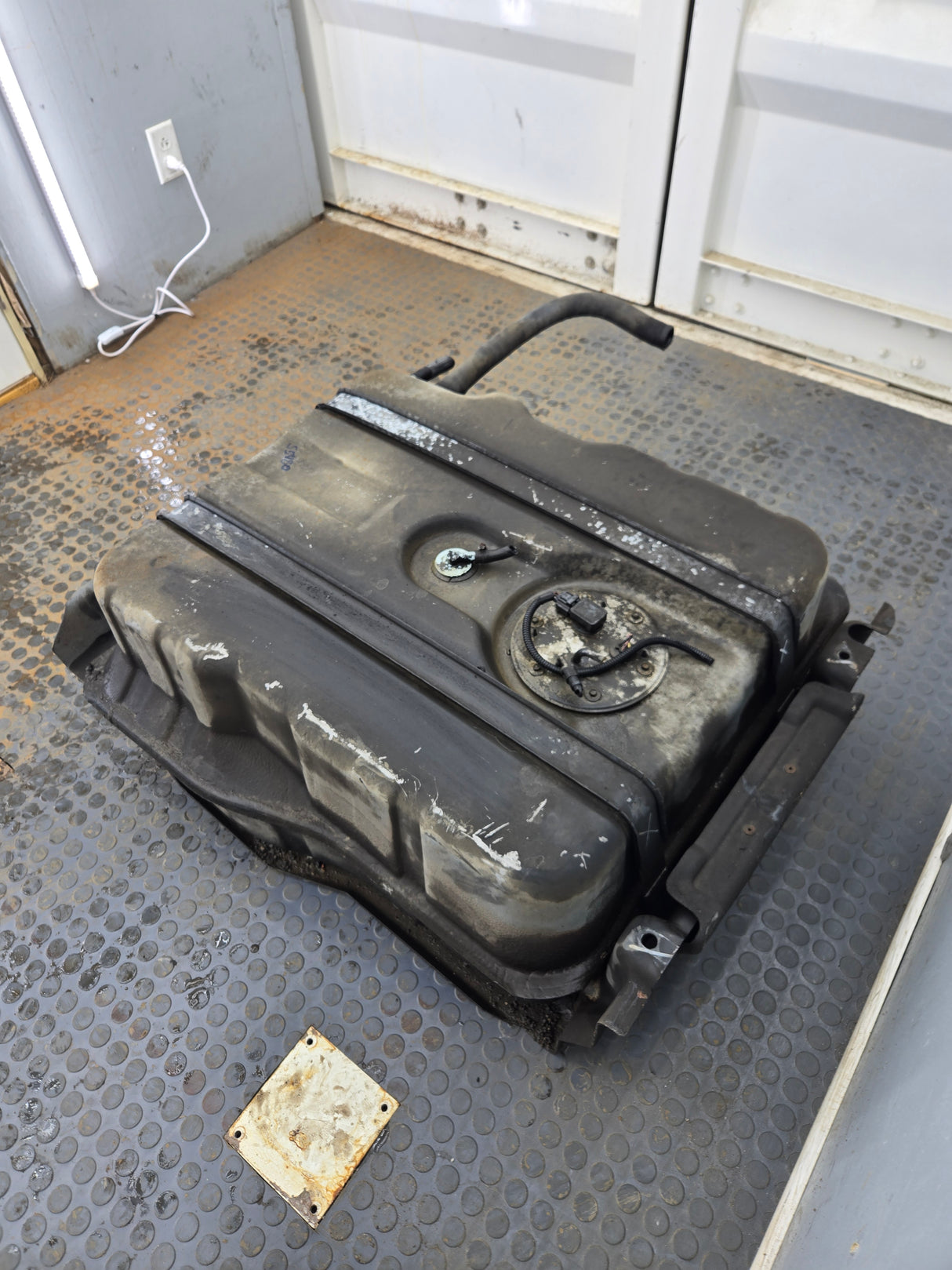 1999-2010 Ford Super Duty F350 F450 F550 Cab & Chassis Fuel Tank Rear mount behind the axle