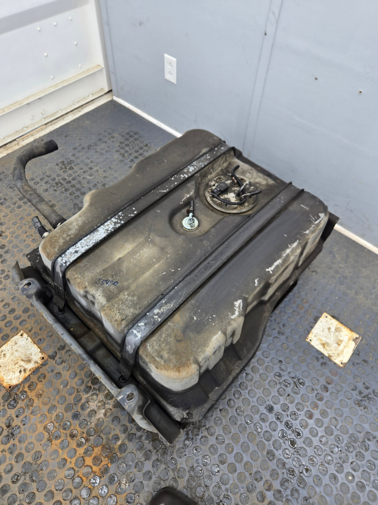 1999-2010 Ford Super Duty F350 F450 F550 Cab & Chassis Fuel Tank Rear mount behind the axle