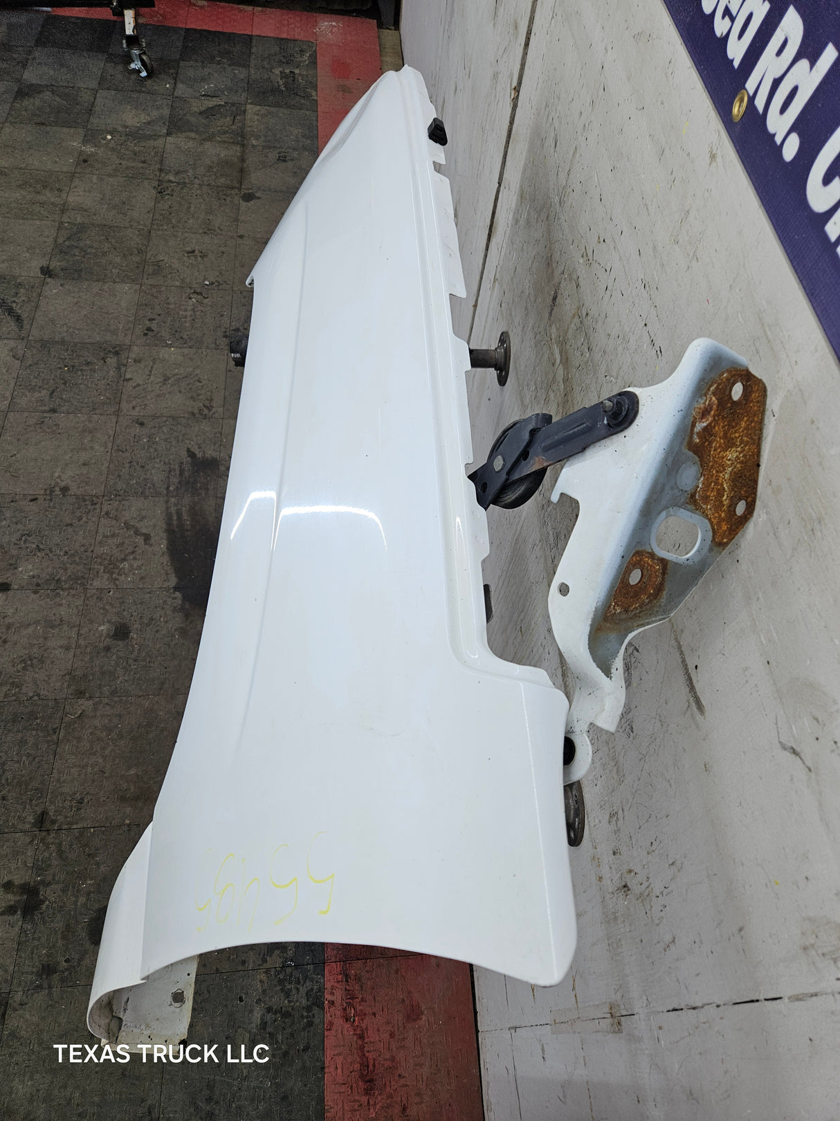 2003-2007 Chevrolet Silverado / Tahoe / Suburban 1500 2500 3500 HD LH Driver Side "Cateye" Front Fender - Summit White