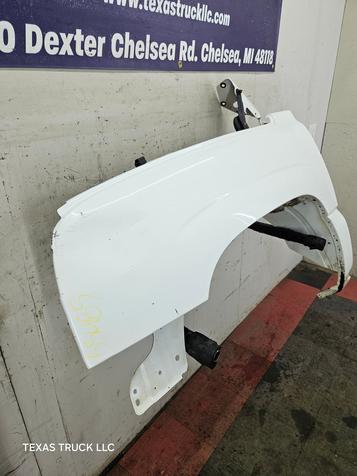 2003-2007 Chevrolet Silverado / Tahoe / Suburban 1500 2500 3500 HD LH Driver Side "Cateye" Front Fender - Summit White