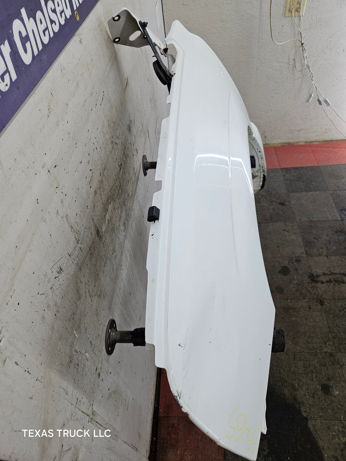 2003-2007 Chevrolet Silverado / Tahoe / Suburban 1500 2500 3500 HD LH Driver Side "Cateye" Front Fender - Summit White