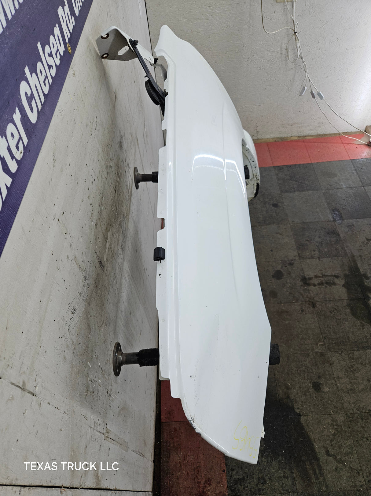 2003-2007 Chevrolet Silverado / Tahoe / Suburban 1500 2500 3500 HD LH Driver Side "Cateye" Front Fender - Summit White