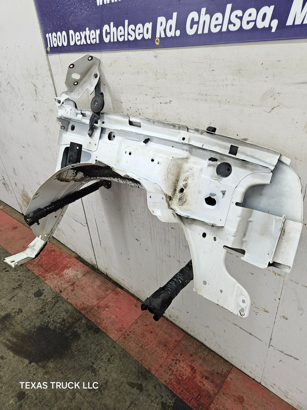 2003-2007 Chevrolet Silverado / Tahoe / Suburban 1500 2500 3500 HD LH Driver Side "Cateye" Front Fender - Summit White