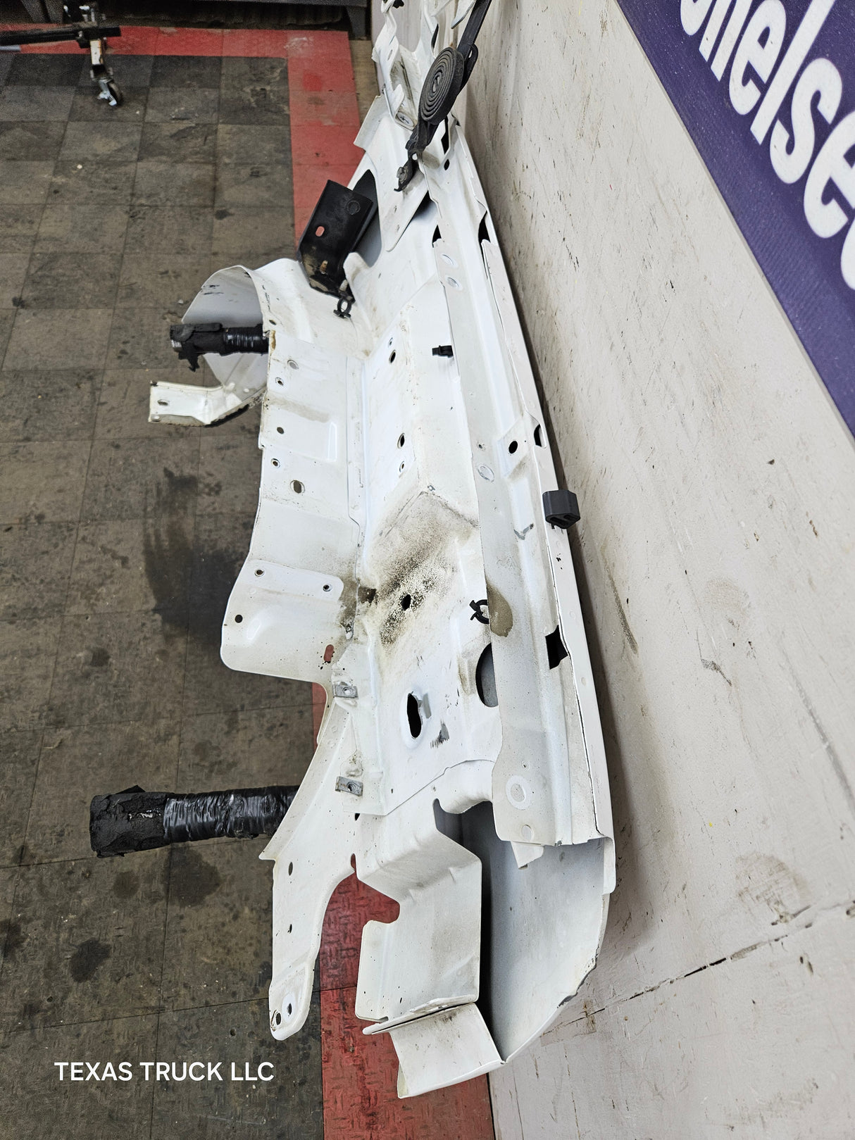 2003-2007 Chevrolet Silverado / Tahoe / Suburban 1500 2500 3500 HD LH Driver Side "Cateye" Front Fender - Summit White