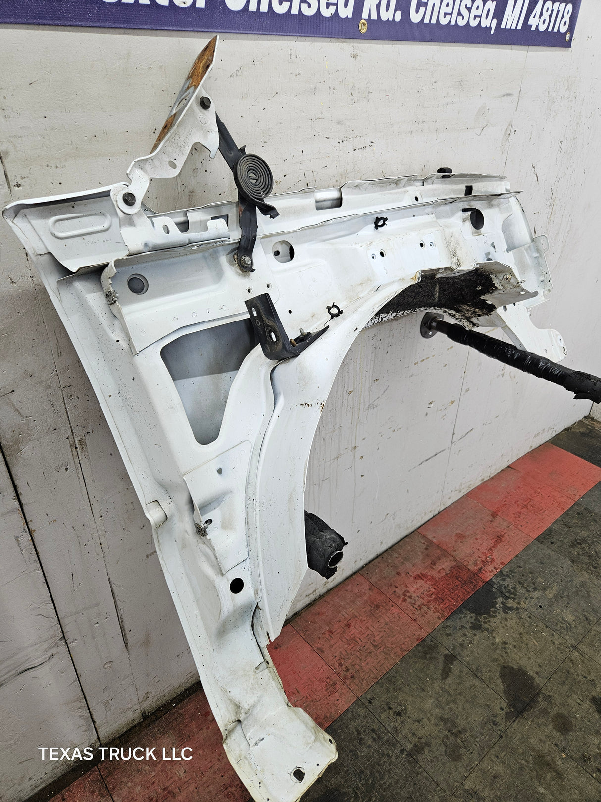 2003-2007 Chevrolet Silverado / Tahoe / Suburban 1500 2500 3500 HD LH Driver Side "Cateye" Front Fender - Summit White