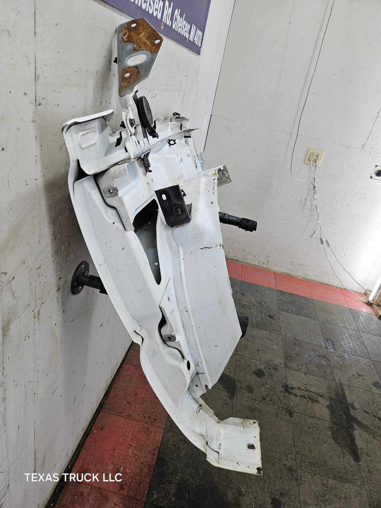 2003-2007 Chevrolet Silverado / Tahoe / Suburban 1500 2500 3500 HD LH Driver Side "Cateye" Front Fender - Summit White