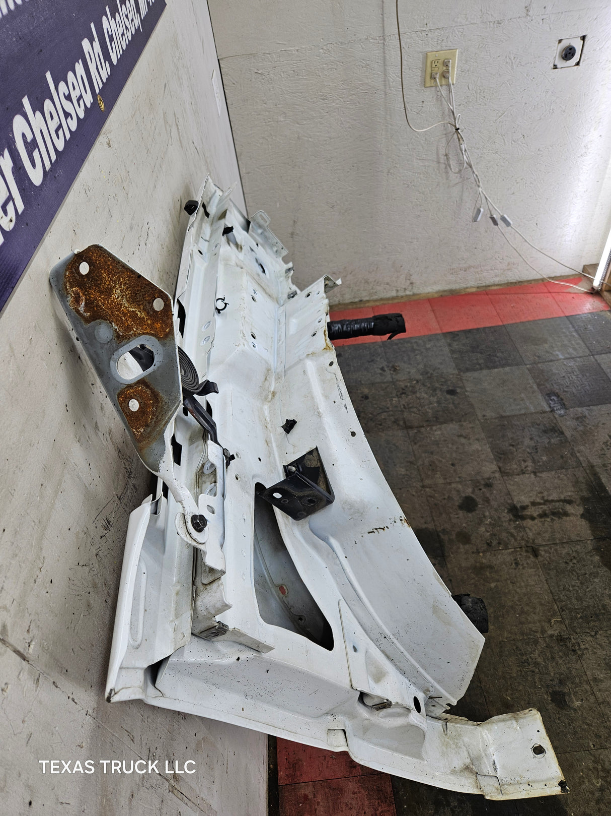 2003-2007 Chevrolet Silverado / Tahoe / Suburban 1500 2500 3500 HD LH Driver Side "Cateye" Front Fender - Summit White