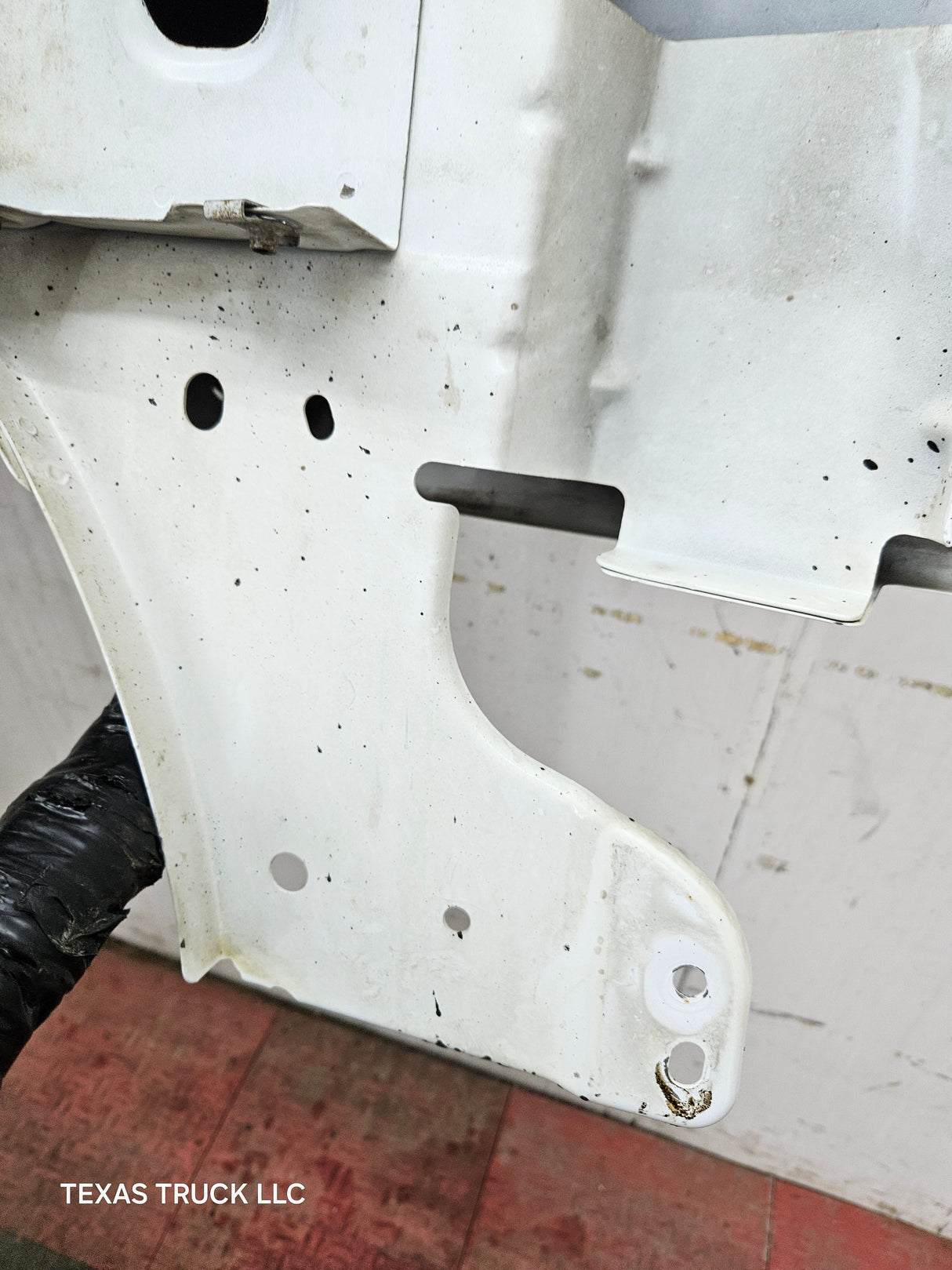 2003-2007 Chevrolet Silverado / Tahoe / Suburban 1500 2500 3500 HD LH Driver Side "Cateye" Front Fender - Summit White