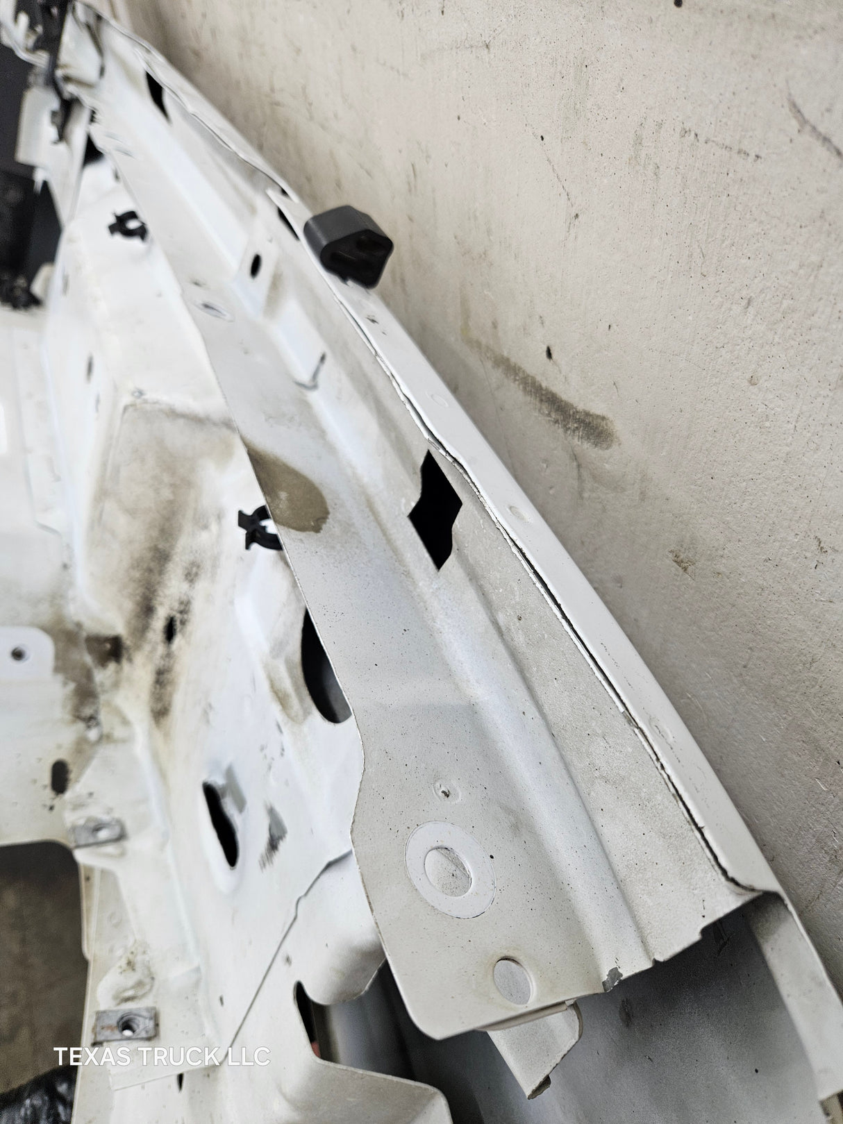 2003-2007 Chevrolet Silverado / Tahoe / Suburban 1500 2500 3500 HD LH Driver Side "Cateye" Front Fender - Summit White