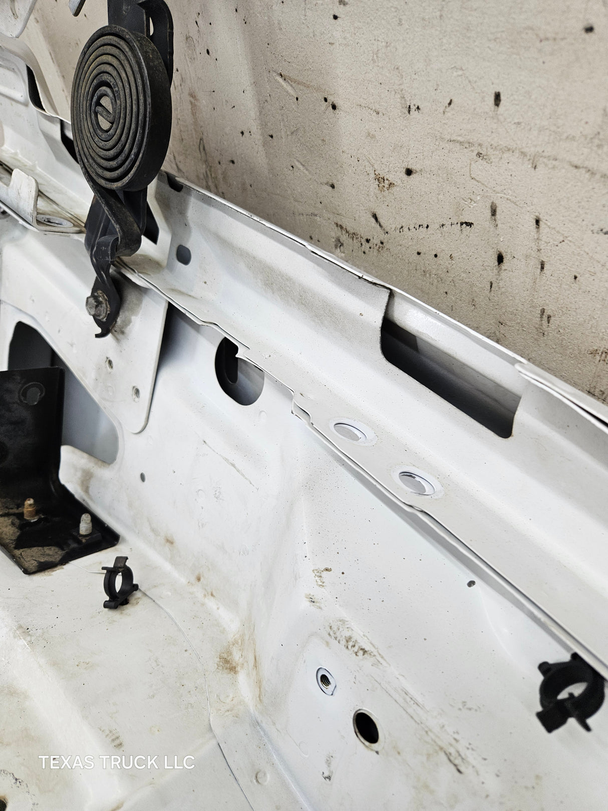 2003-2007 Chevrolet Silverado / Tahoe / Suburban 1500 2500 3500 HD LH Driver Side "Cateye" Front Fender - Summit White